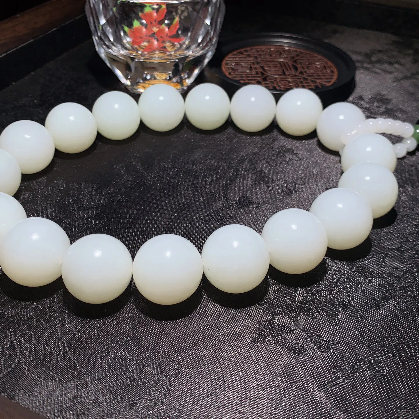 和田玉白玉羊脂白玉手持 单颗尺寸20！玉质细腻油润。手推出油。佩戴高端典雅。lt251211