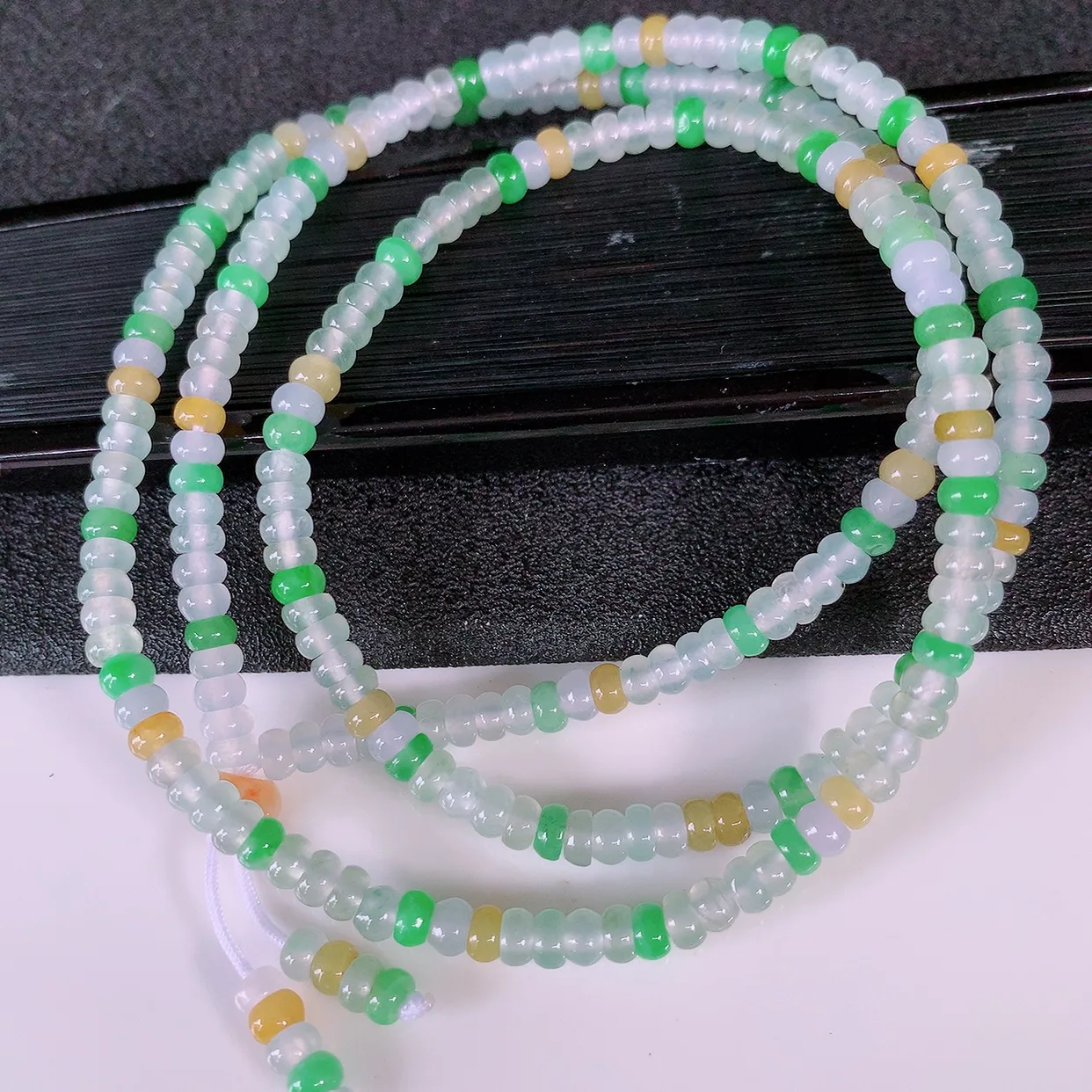 自然光实拍，冰种多宝翡翠项链，多彩翡翠珠链，颜色丰富，料子细腻，高档大气，自戴送礼佳品！#003.3取一尺寸4mm