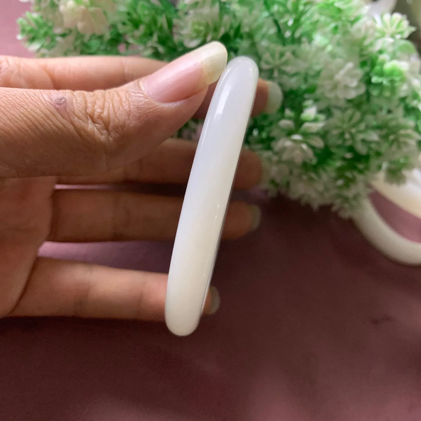 和田玉57圈口冰白色手镯，玉质细腻油润 底色纯净 脂粉好，品质高