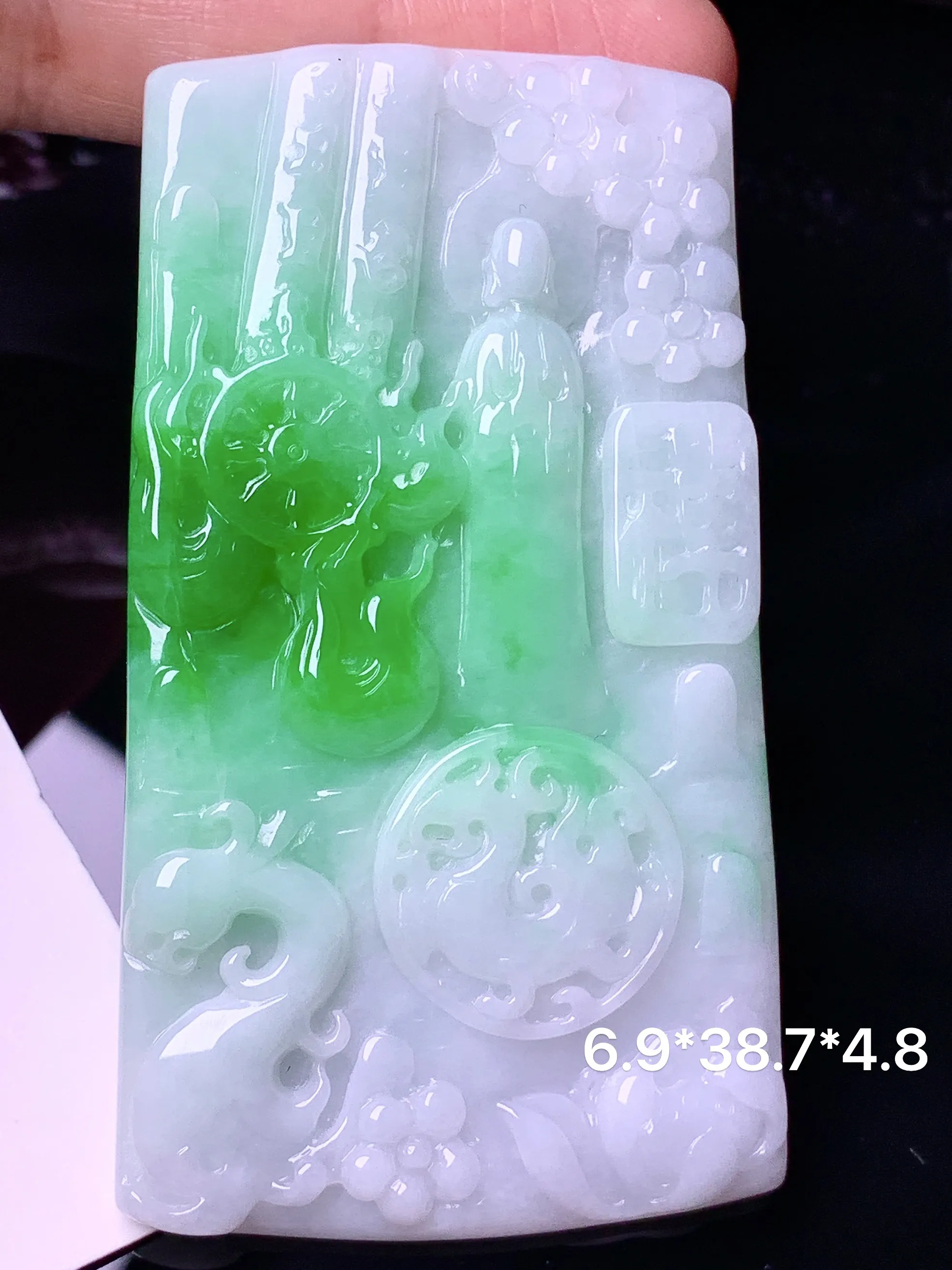 飘绿悟道吊坠 玉质细腻 水润亮眼 色泽艳丽 整体尺寸69*38.7*4.8