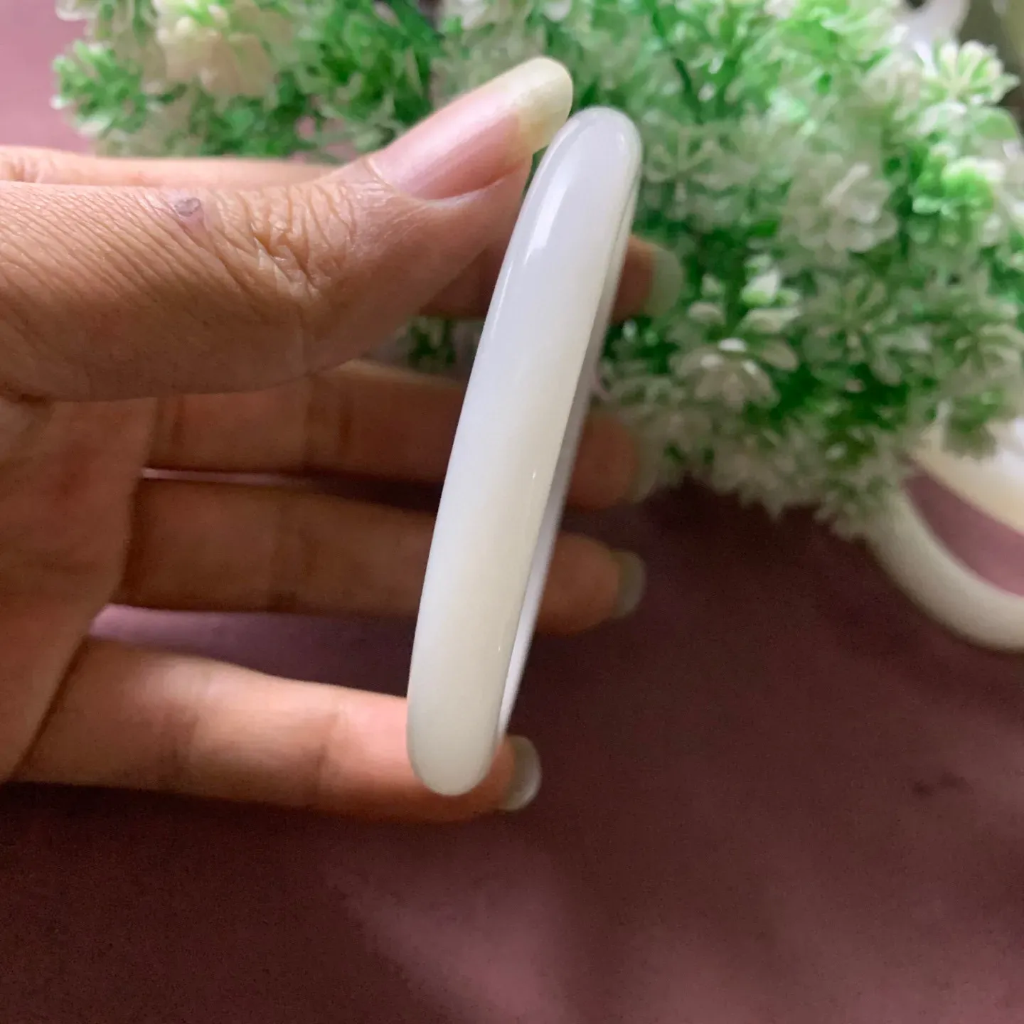 和田玉57圈口冰白色手镯，玉质细腻油润 底色纯净 脂粉好，品质高