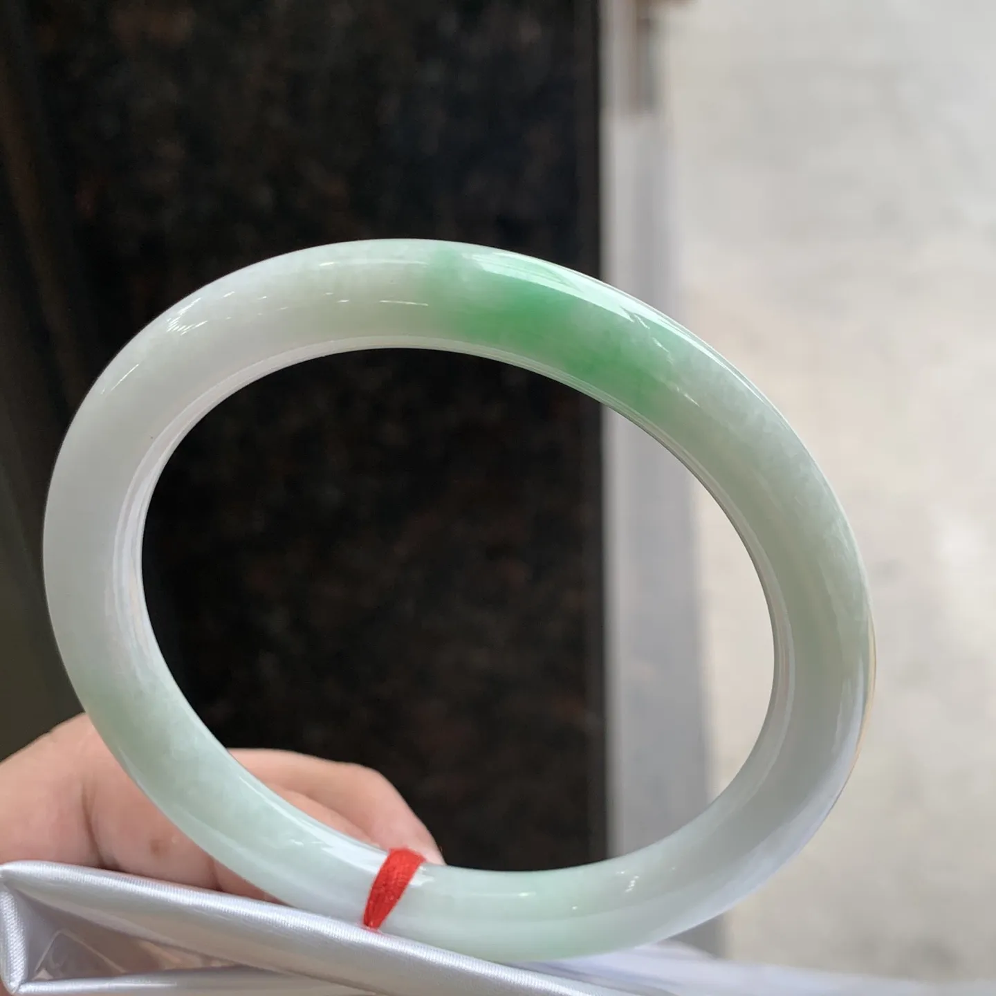 圆条冰糯翠绿 无瑕 尺寸:62.5/9 大圈口