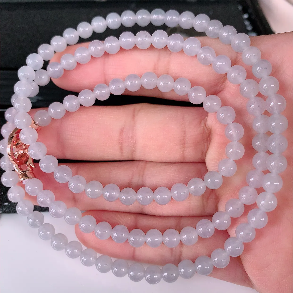 自然光实拍，冰种翡翠圆珠项链  翡翠珠链 （装饰扣）玉质细腻  冰清玉润  颜色漂亮  #003.3取一尺寸5.5mm