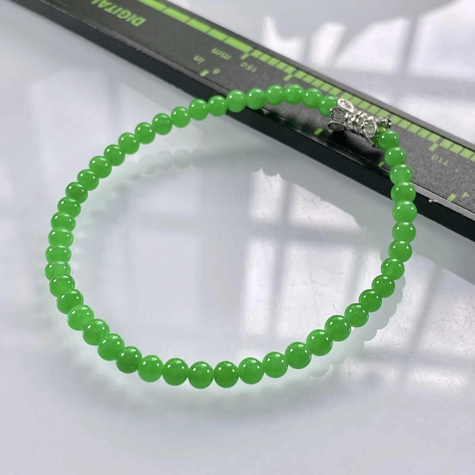 收藏级别，缅甸天然翡翠A货，卡3.6冰种起胶正阳绿小米珠小圆珠手串手链，尺寸：3.6mm/47颗，长度170mm，重量：4.26g