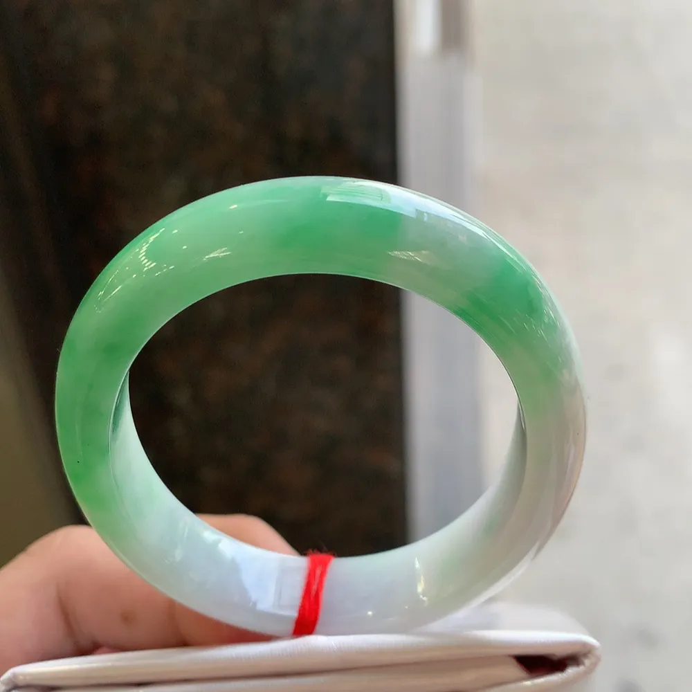 贵妃冰糯翠绿 无瑕 尺寸:56.2/47.9/11.9/7.5色好