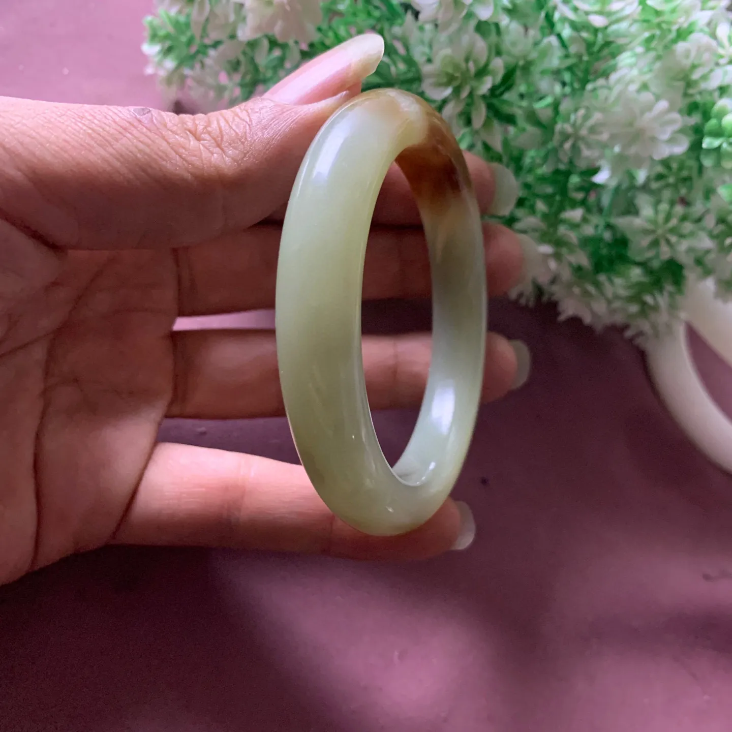 和田玉55圈口且末糖料手镯，玉质细腻油润 底色纯净 脂粉好，品质高