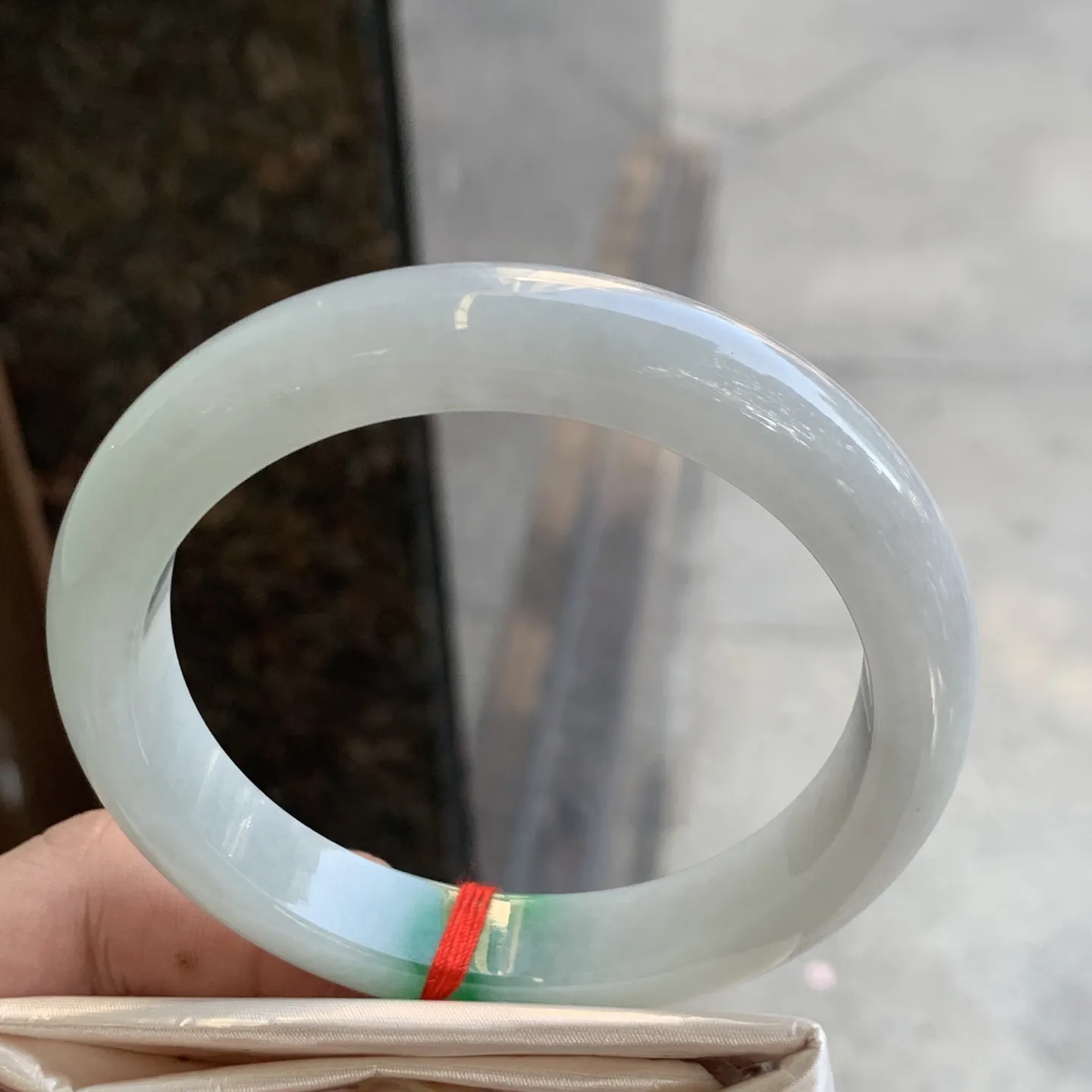 正圈冰糯翠绿 微细线 尺寸:61.1/12.1/8.8 色好 大圈口