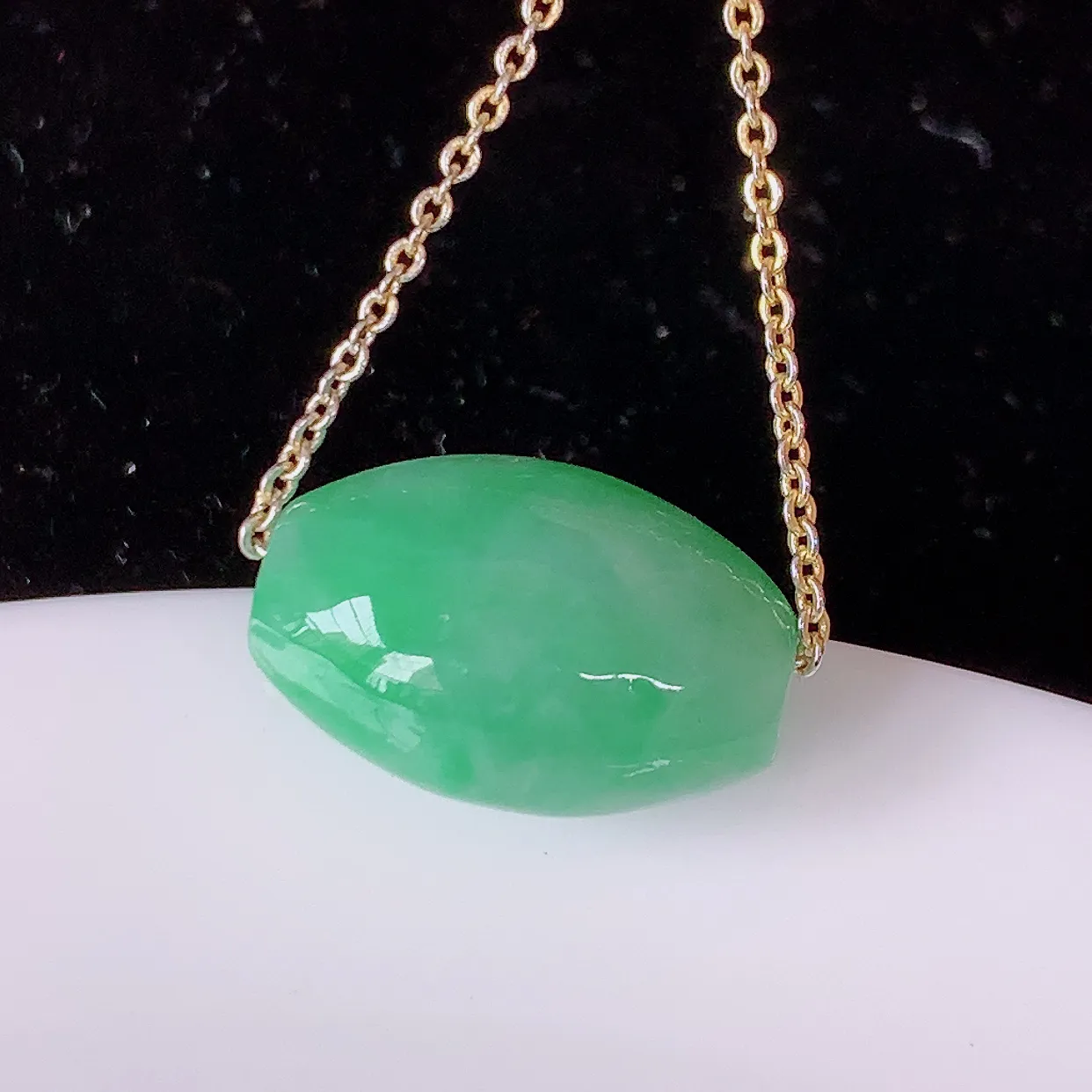 自然光实拍，冰润满绿翡翠路路通吊坠，寓意好运连连，路路畅通，经典款式，财运滚滚，路路通，佩戴效果更好