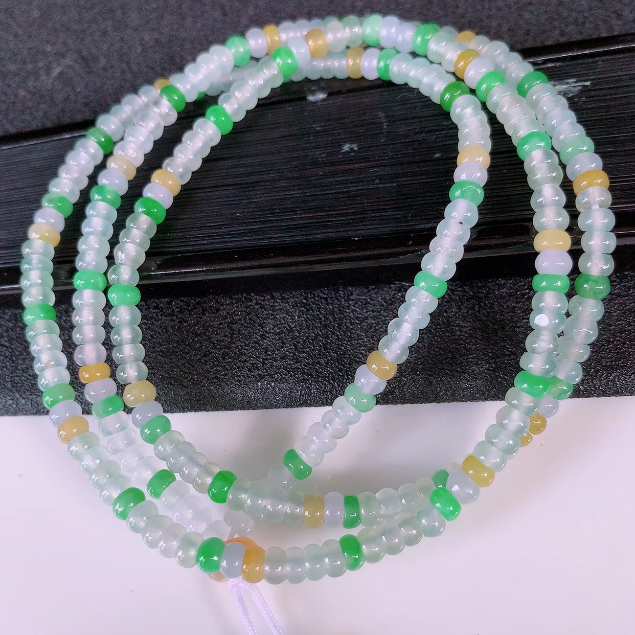 自然光实拍，冰种多宝翡翠项链，多彩翡翠珠链，颜色丰富，料子细腻，高档大气，自戴送礼佳品！#003.3取一尺寸4mm