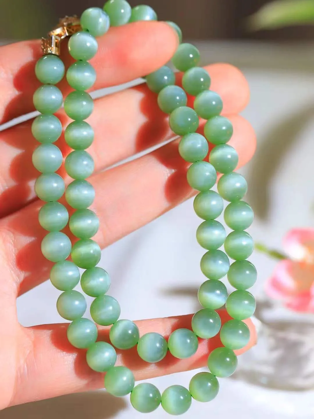 【珠圆玉润.项链】

精品和田玉碧玉猫眼珠圆玉润项链 玉质温润细腻  整串打磨圆润，佩戴舒适。珠珠落玉盘，间关莺语花底滑，一生美好时光，无论身在何处，都有它相伴相守。事事顺遂，幸福美满，吉祥如意。重46克 尺寸取一7.9mm  791251378A