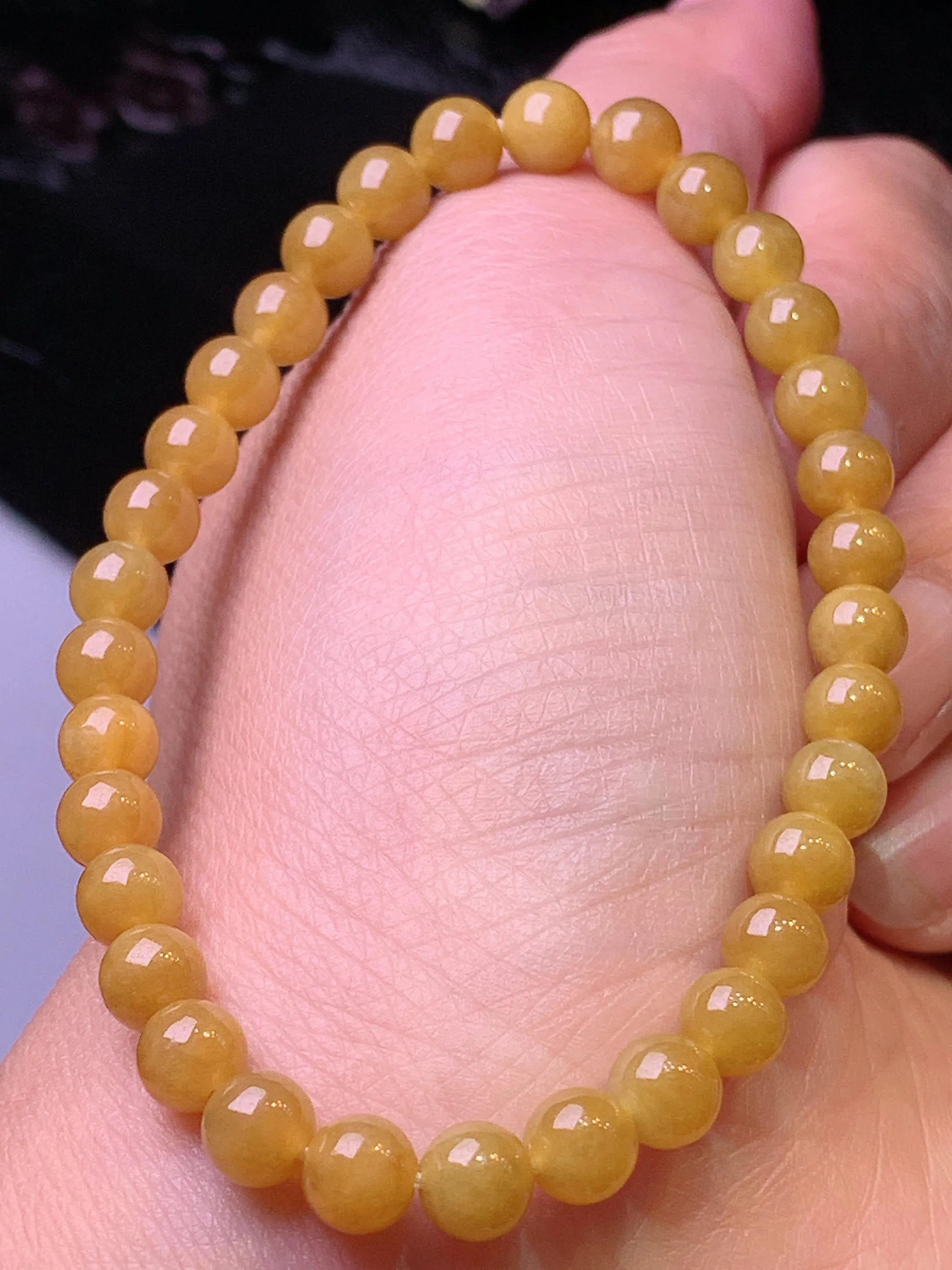 黄翡圆珠手链 玉质细腻 水润亮眼 色泽艳丽 整体尺寸5.3