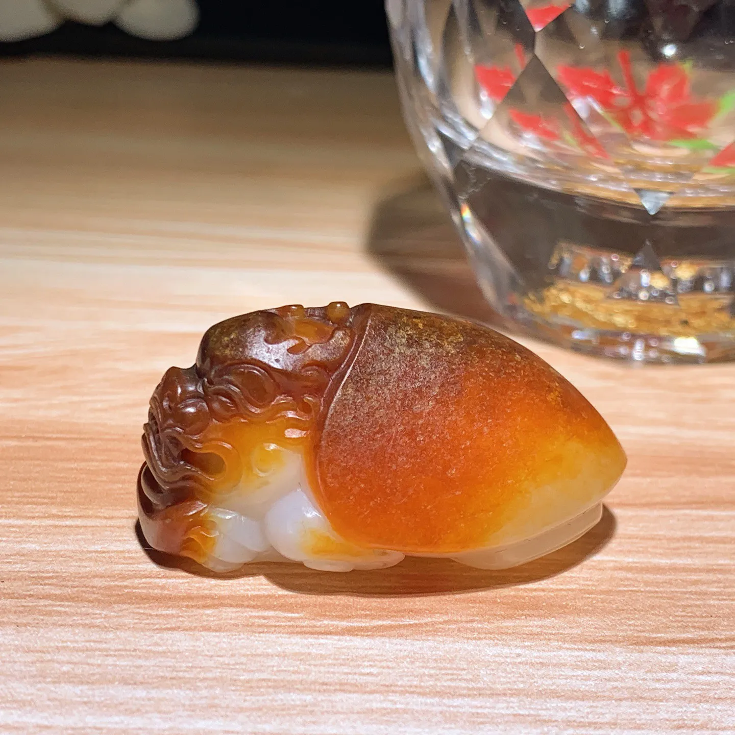 新疆和田玉籽料富贵长寿龙龟挂件。尺寸40/25/21重27.7克。玉质细腻油润。手推出油。佩戴高端典雅。lt251211