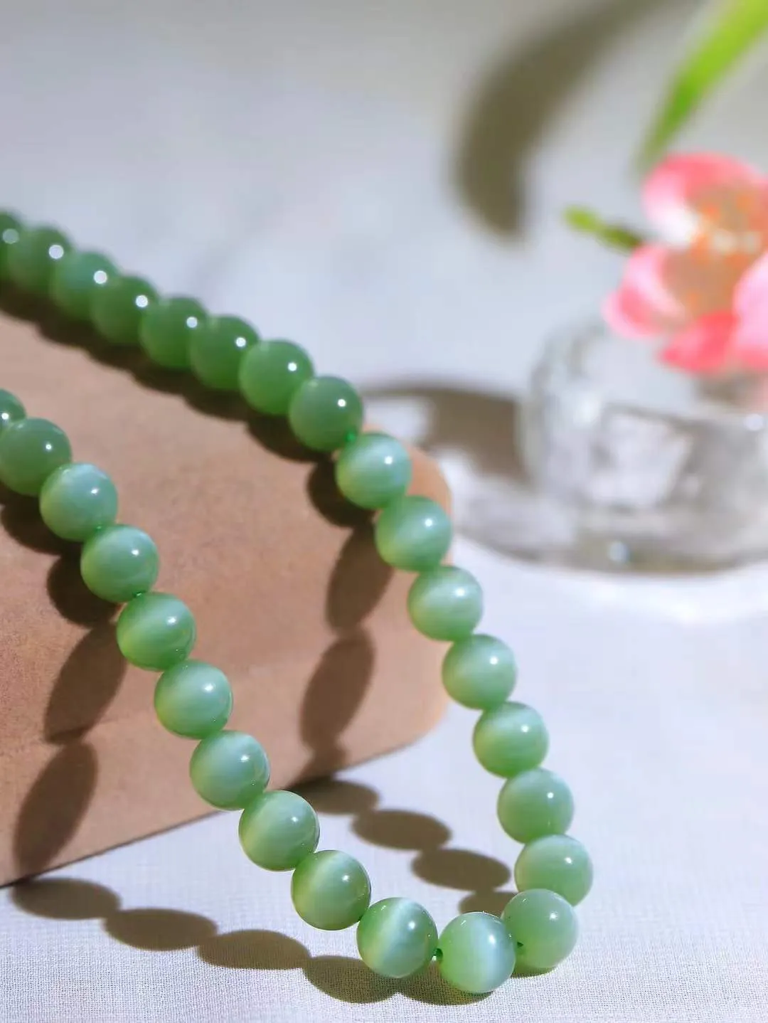 【珠圆玉润.项链】

精品和田玉碧玉猫眼珠圆玉润项链 玉质温润细腻  整串打磨圆润，佩戴舒适。珠珠落玉盘，间关莺语花底滑，一生美好时光，无论身在何处，都有它相伴相守。事事顺遂，幸福美满，吉祥如意。重46克 尺寸取一7.9mm  791251378A