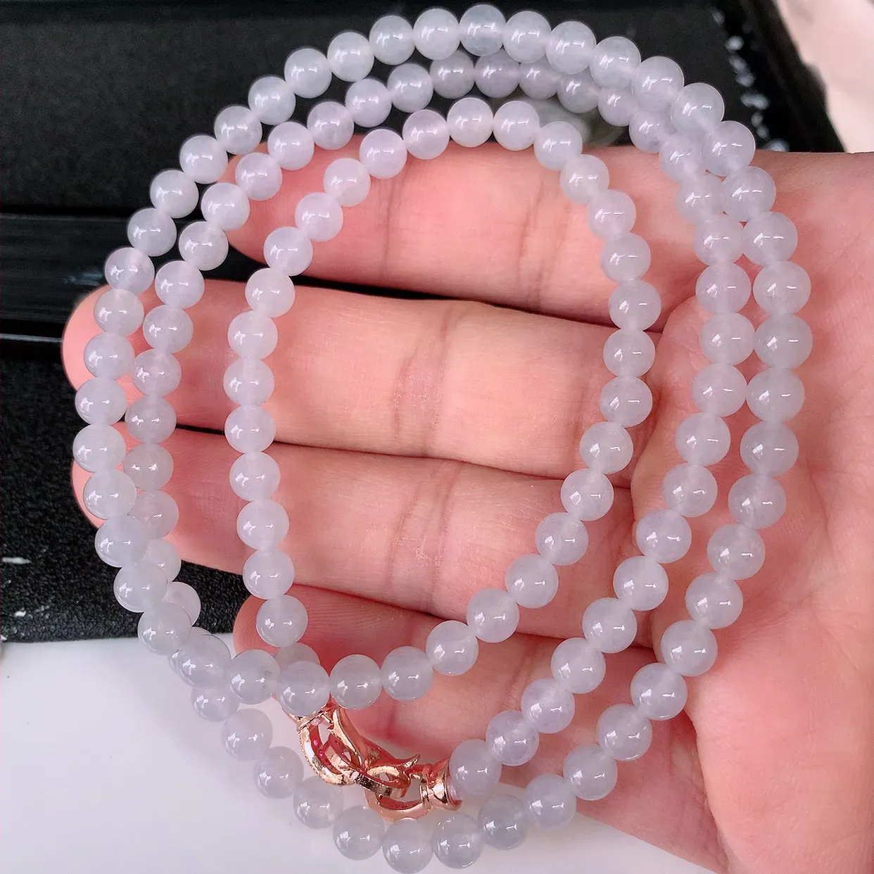 自然光实拍，冰种翡翠圆珠项链  翡翠珠链 （装饰扣）玉质细腻  冰清玉润  颜色漂亮  #003.3取一尺寸5.5mm
