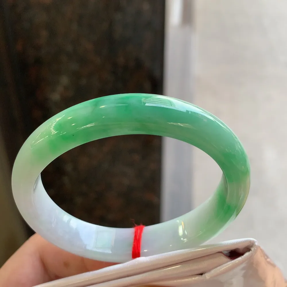 贵妃冰糯翠绿 无瑕 尺寸:56.2/47.9/11.9/7.5色好