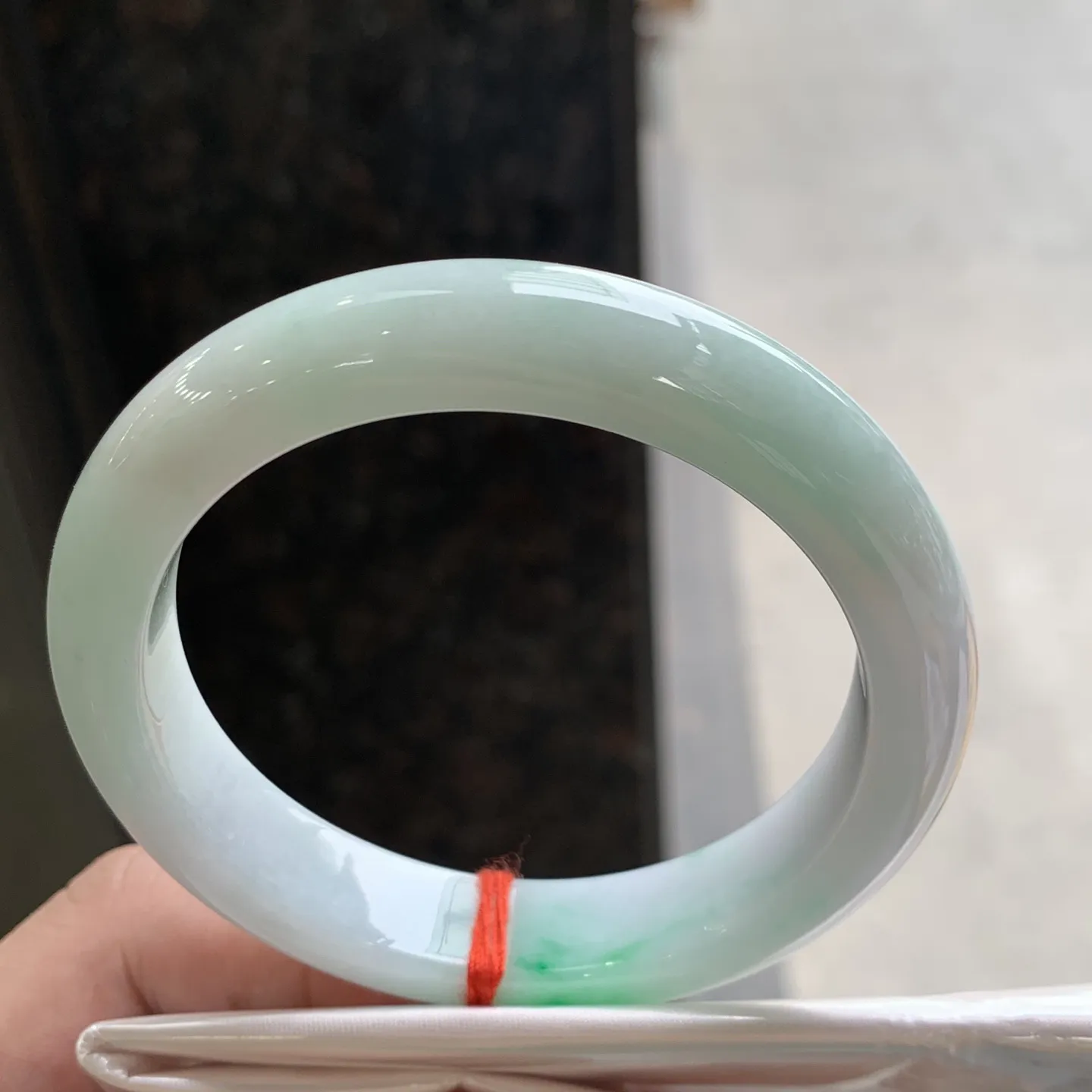 正圈冰糯阳绿 无瑕 尺寸:57.3/12.3/8.9 色好