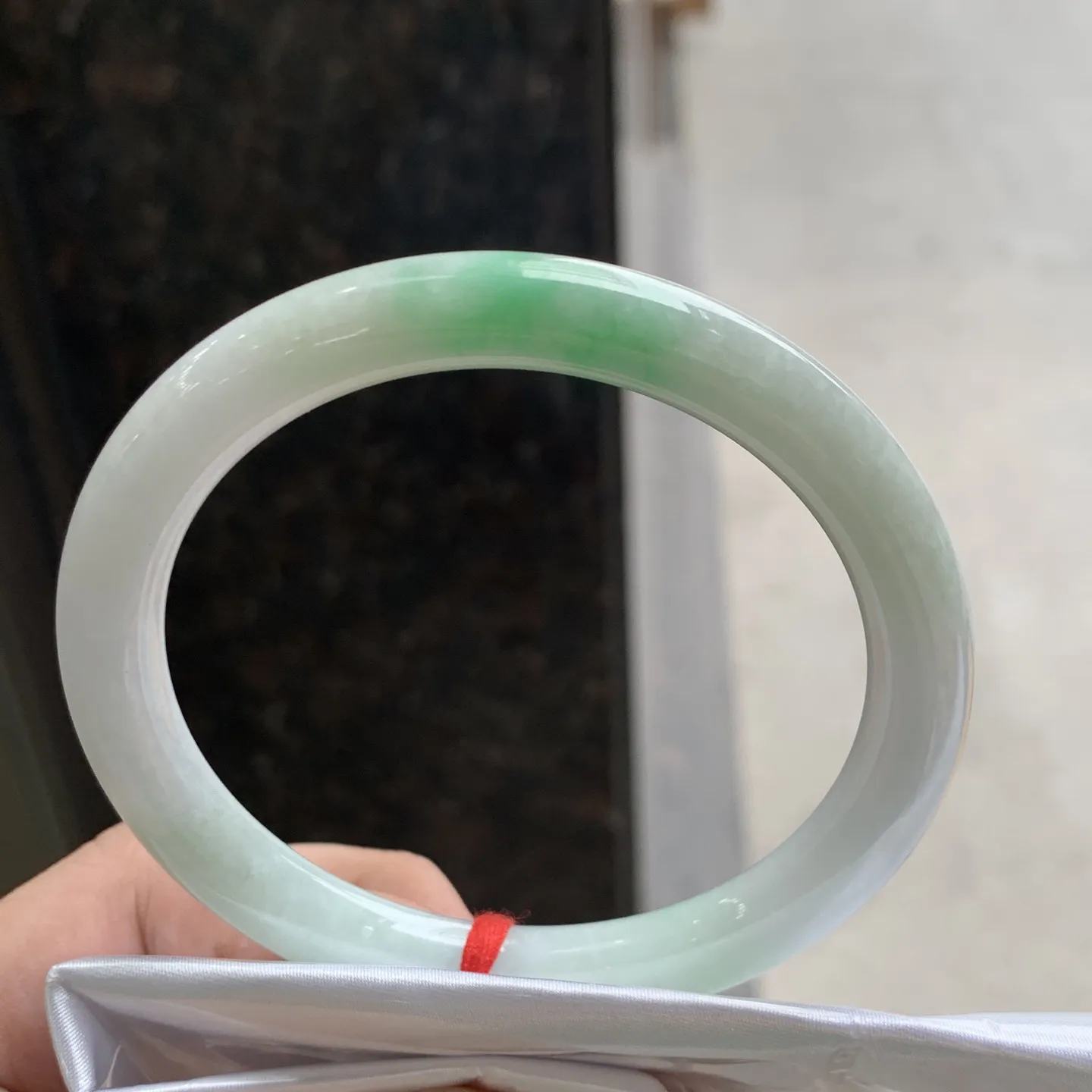 圆条冰糯翠绿 无瑕 尺寸:62.5/9 大圈口