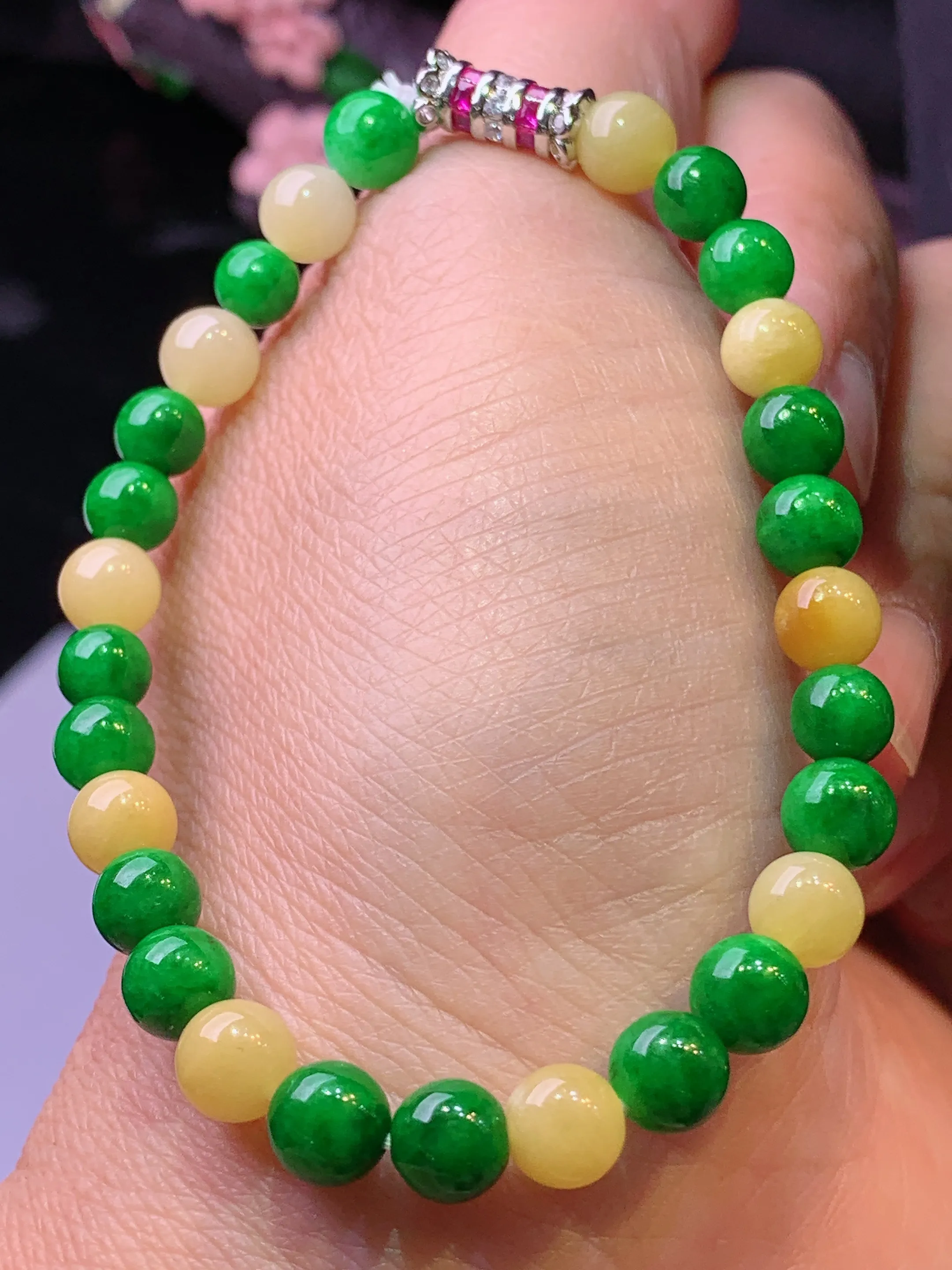 黄绿圆珠手链 玉质细腻 水润亮眼 色泽艳丽 整体尺寸5.8
