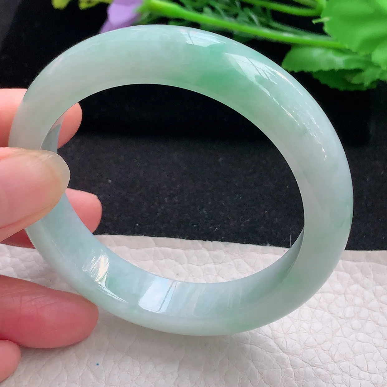 js自然光56*13.5*8.6平安镯 翡翠a货玉手镯飘绿宽边珠宝玉手环