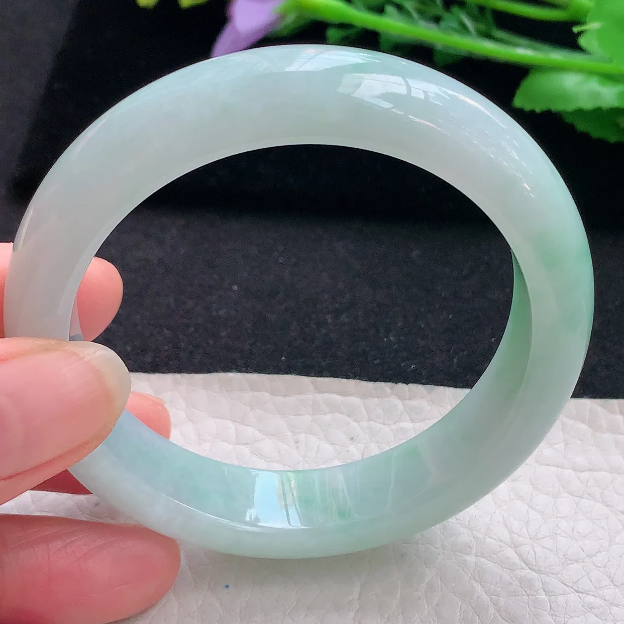 js自然光56*13.5*8.6平安镯 翡翠a货玉手镯飘绿宽边珠宝玉手环