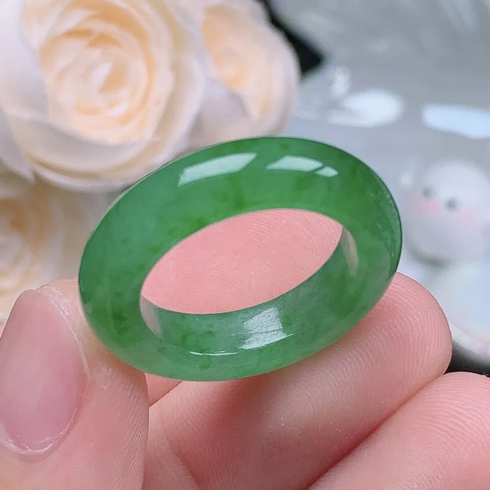 缅甸翡翠老坑冰种水润起胶冰阳绿戒指玉指环  水润通透 尺寸：18.3-5.7-4.4mm 17号圈口