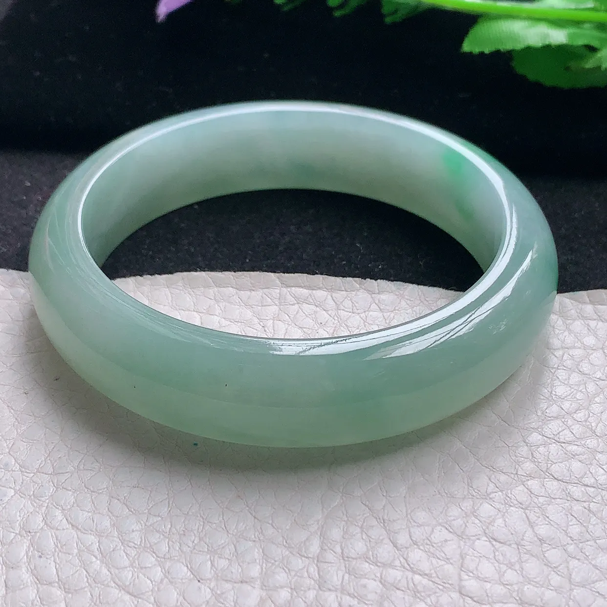 nr自然光58.5*14.8*9平安镯 翡翠a货玉手镯冰胶飘绿花宽边珠宝玉手环