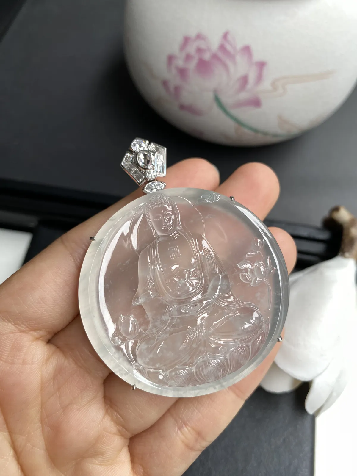 加龙作品-佛光普照，整体63.6x49.3x8.4裸石49.3x48.6x6mm，雕工精湛，水润通透