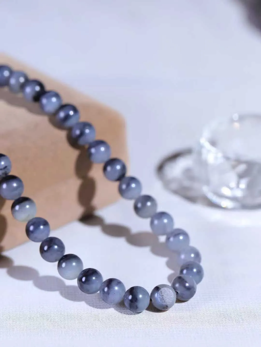 【链.108】

新疆和田青花籽料108挂链 玉质温润细腻 油性十足 佩戴舒适。珠珠落玉盘，间关莺语花底滑，一生美好时光，无论身在何处，都有它相伴相守。事事顺遂，幸福美满，吉祥如意。重96.2克 尺寸取一7.9mm FDA-781251493