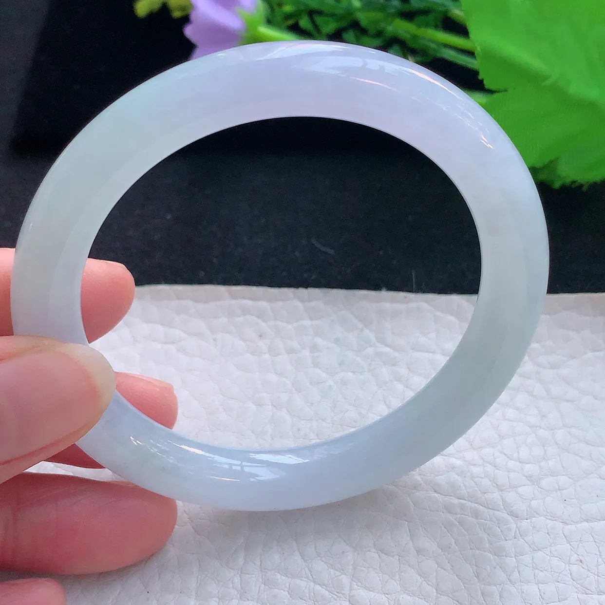 jm自然光56*9美人镯 翡翠a货玉手镯冰胶淡春带彩圆条玉手环 叮当镯