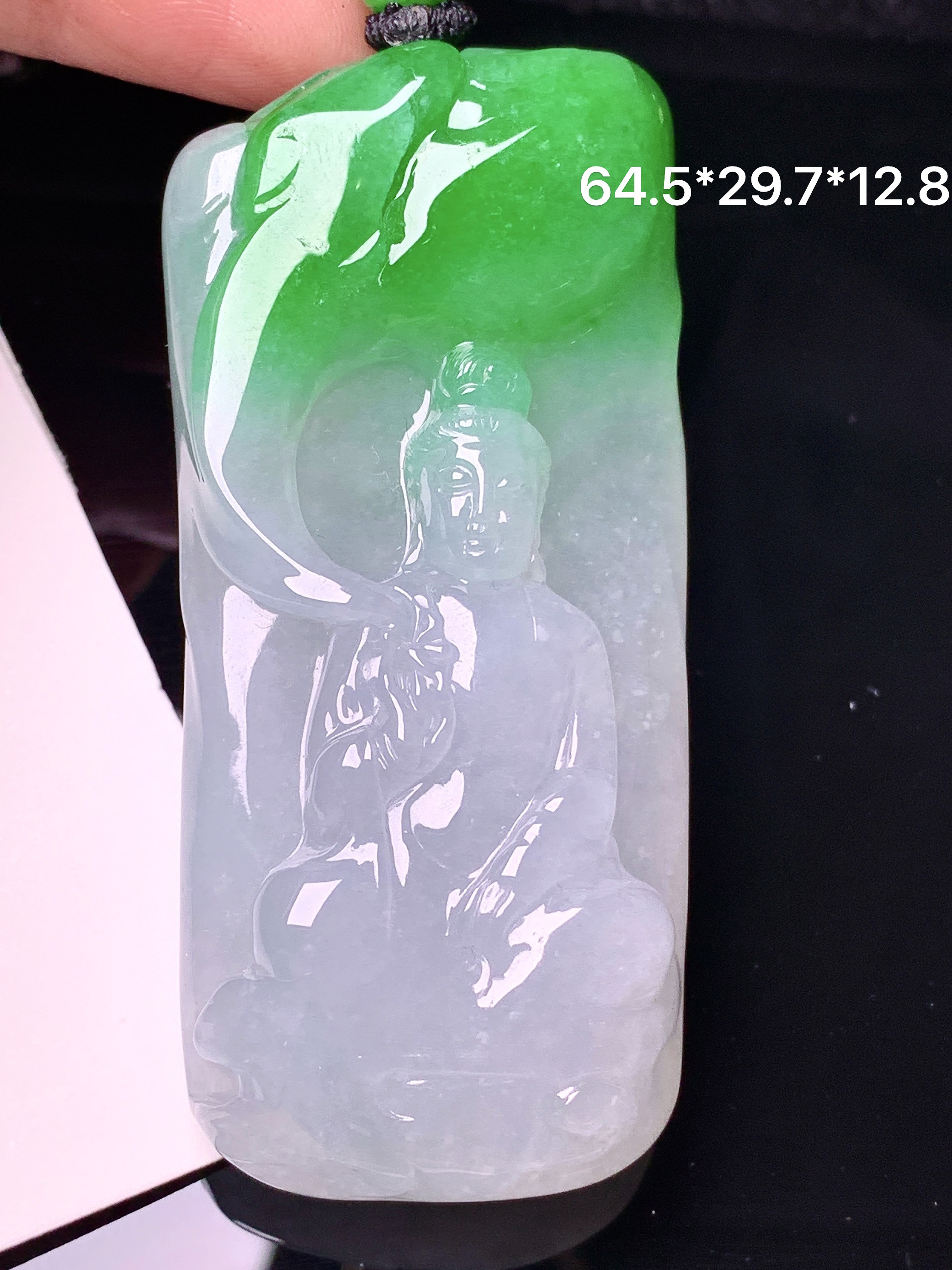 飘绿观音菩萨吊坠 玉质细腻 水润亮眼 色泽艳丽 整体尺寸64.5*29.7*12.8