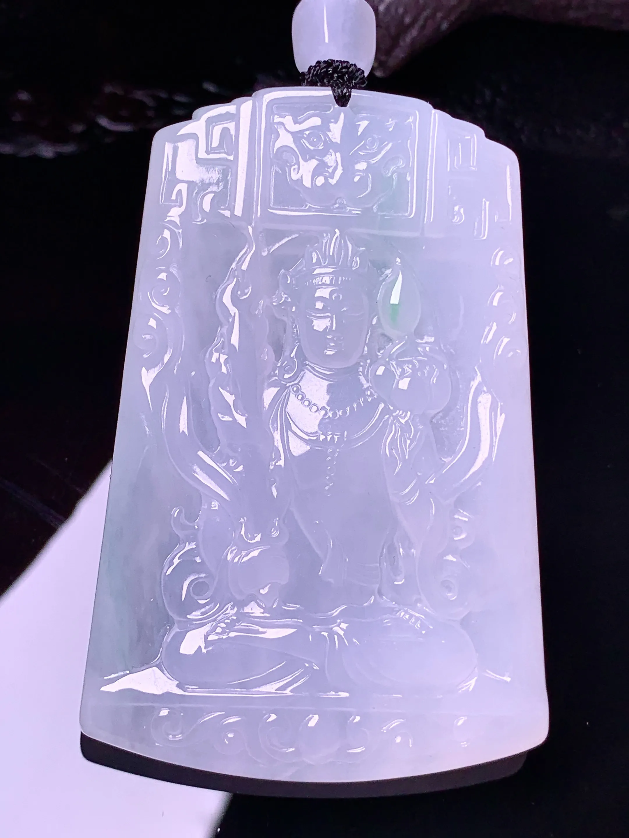 大势至观音菩萨吊坠 玉质细腻 水润亮眼 色泽艳丽 整体尺寸62.5*42.8*5.5