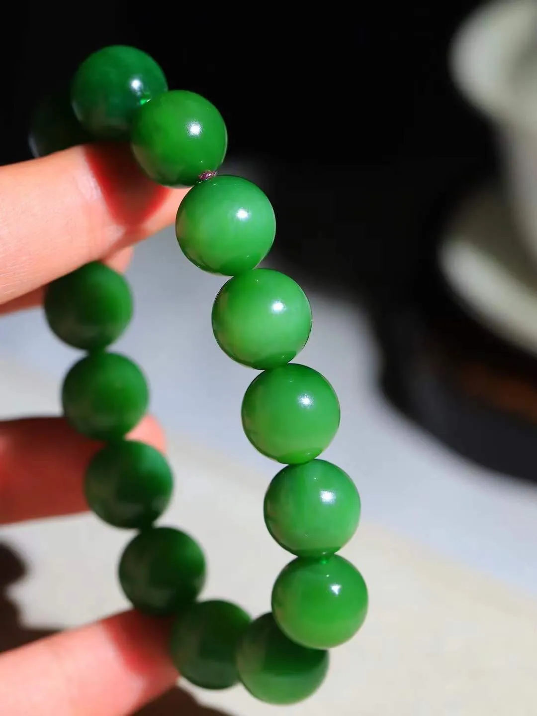 【珠圆玉润.手串】

收藏级️和田玉碧玉猫眼珠圆玉润手串 玉质温润细腻  整串打磨圆润，佩戴舒适。珠珠落玉盘，间关莺语花底滑，一生美好时光，无论身在何处，都有它相伴相守。事事顺遂，幸福美满，吉祥如意。重58.83克 尺寸取一13.6mm  FDA-221201233