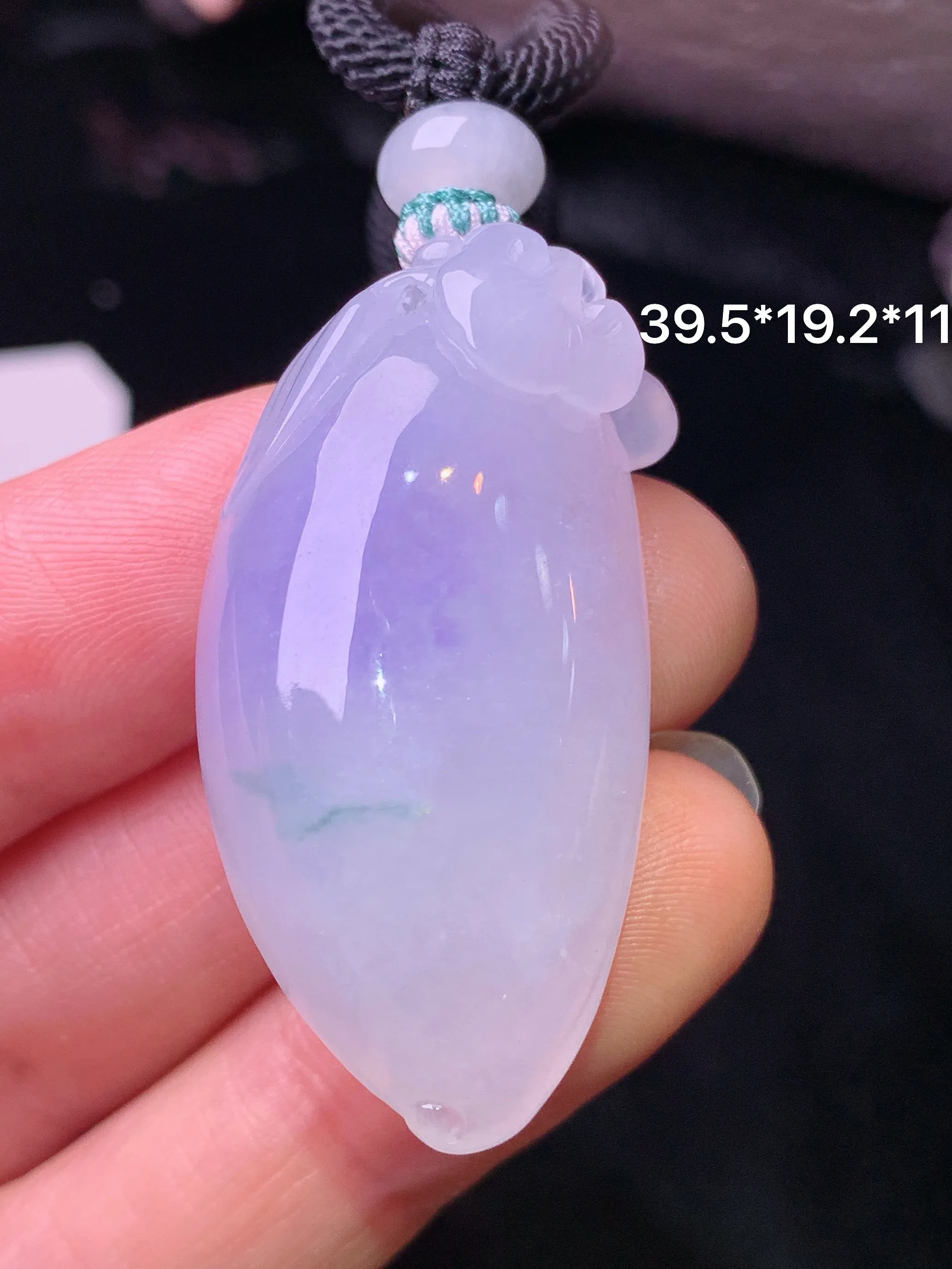 冰紫罗兰福瓜吊坠 玉质细腻 水润亮眼 色泽艳丽 整体尺寸39.5*19.2*11