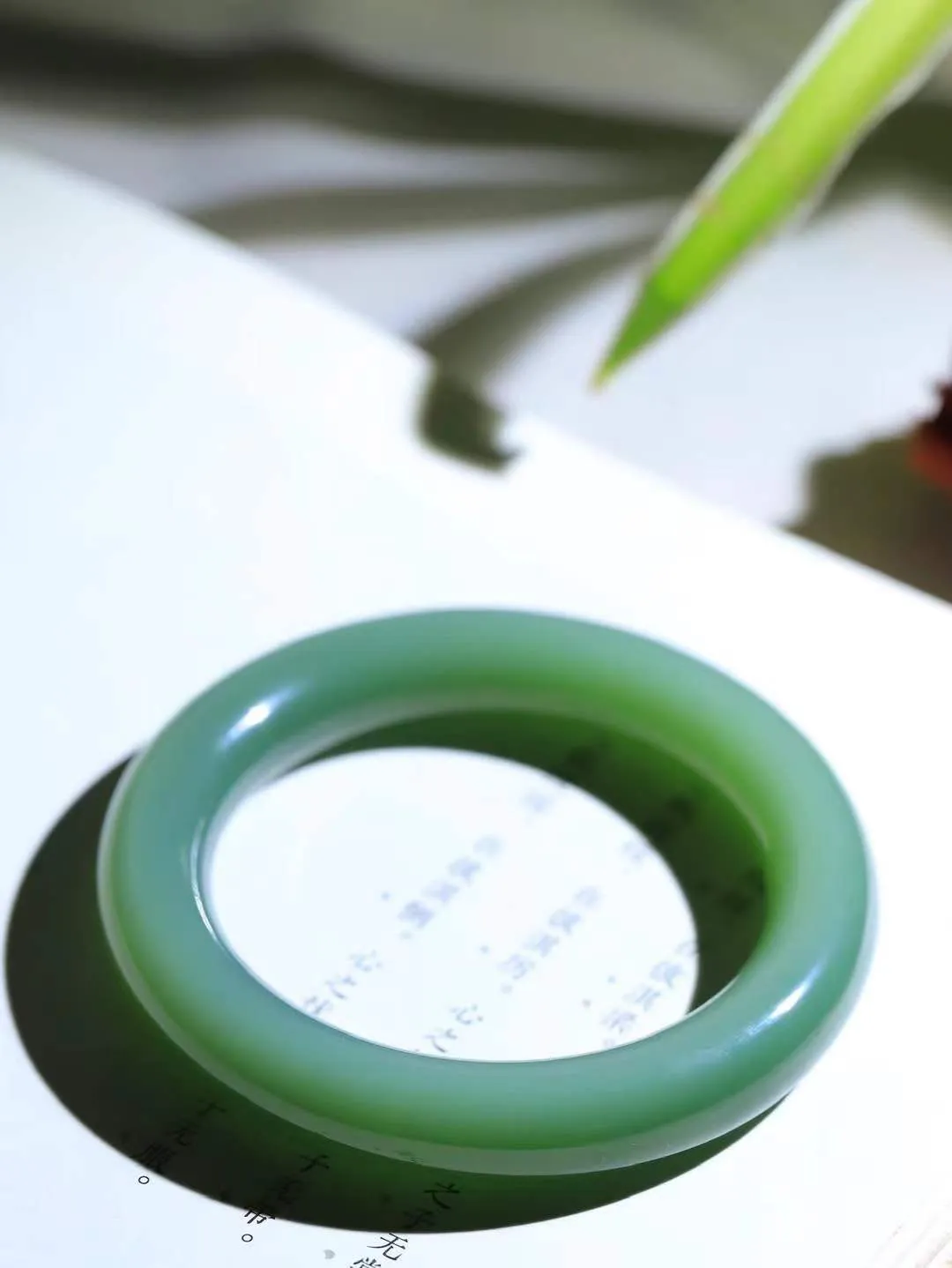 【碧色荡漾·手镯】

收藏级传家臻品和田玉碧玉猫眼手镯，玉质细腻温润，手感舒适，️线条流畅，