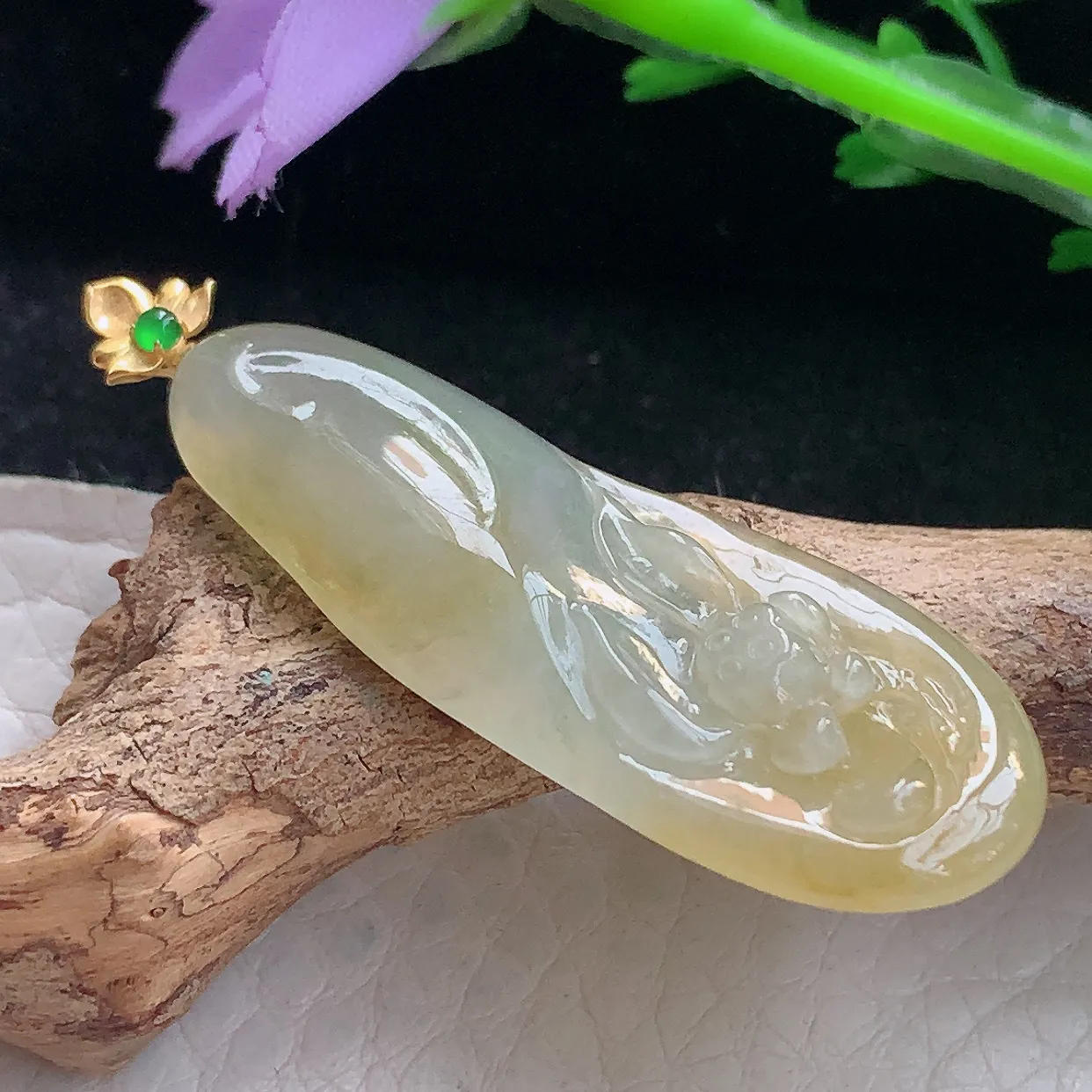 x54自然光45*15.5*5精美翡翠a货冰润冰清玉洁玉吊坠 玉挂件