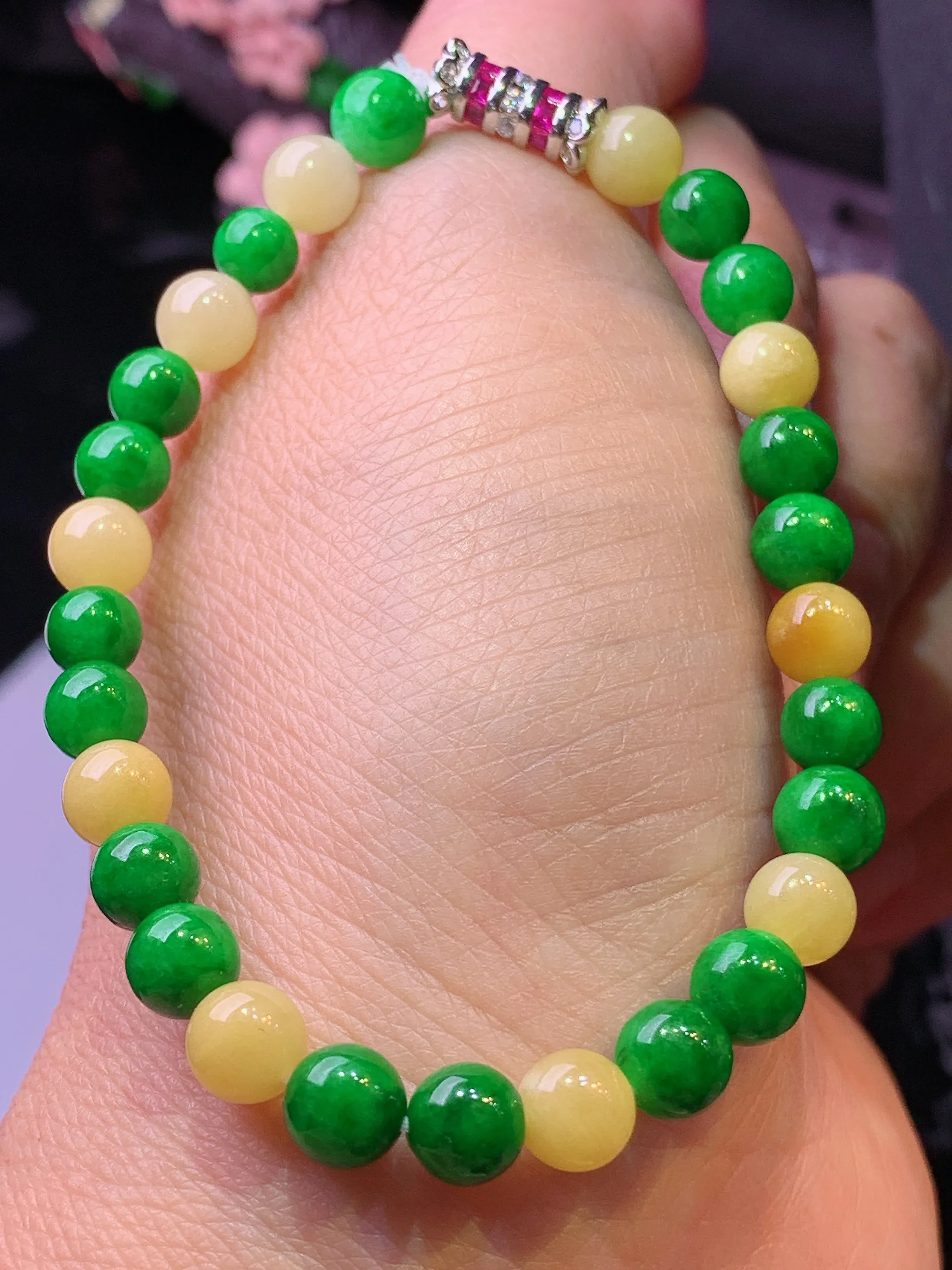 黄绿圆珠手链 玉质细腻 水润亮眼 色泽艳丽 整体尺寸5.8