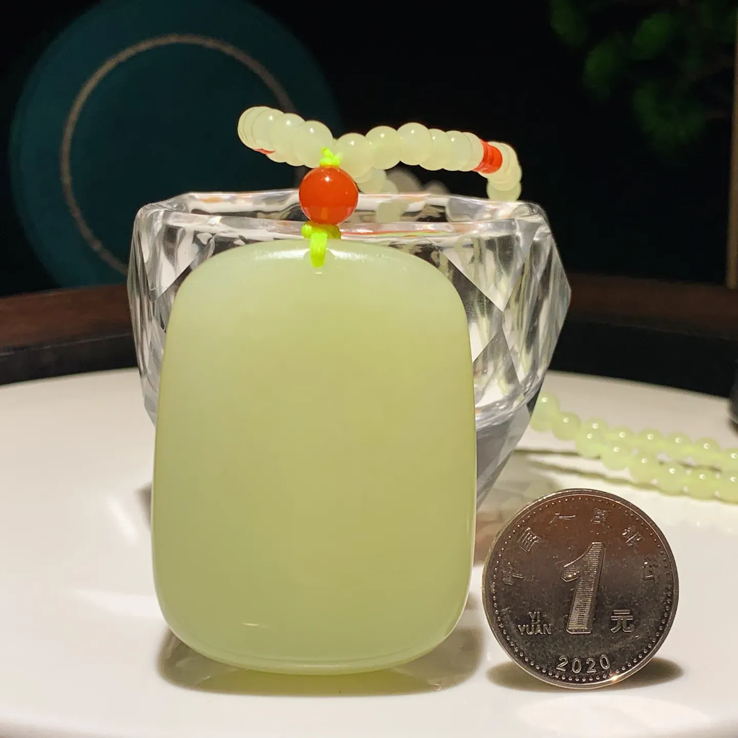 新疆和田玉若羌黄口料平安无事牌挂件。尺寸50/37/15重91克。玉质细腻油润。手推出油。佩戴高端典雅。lt251213