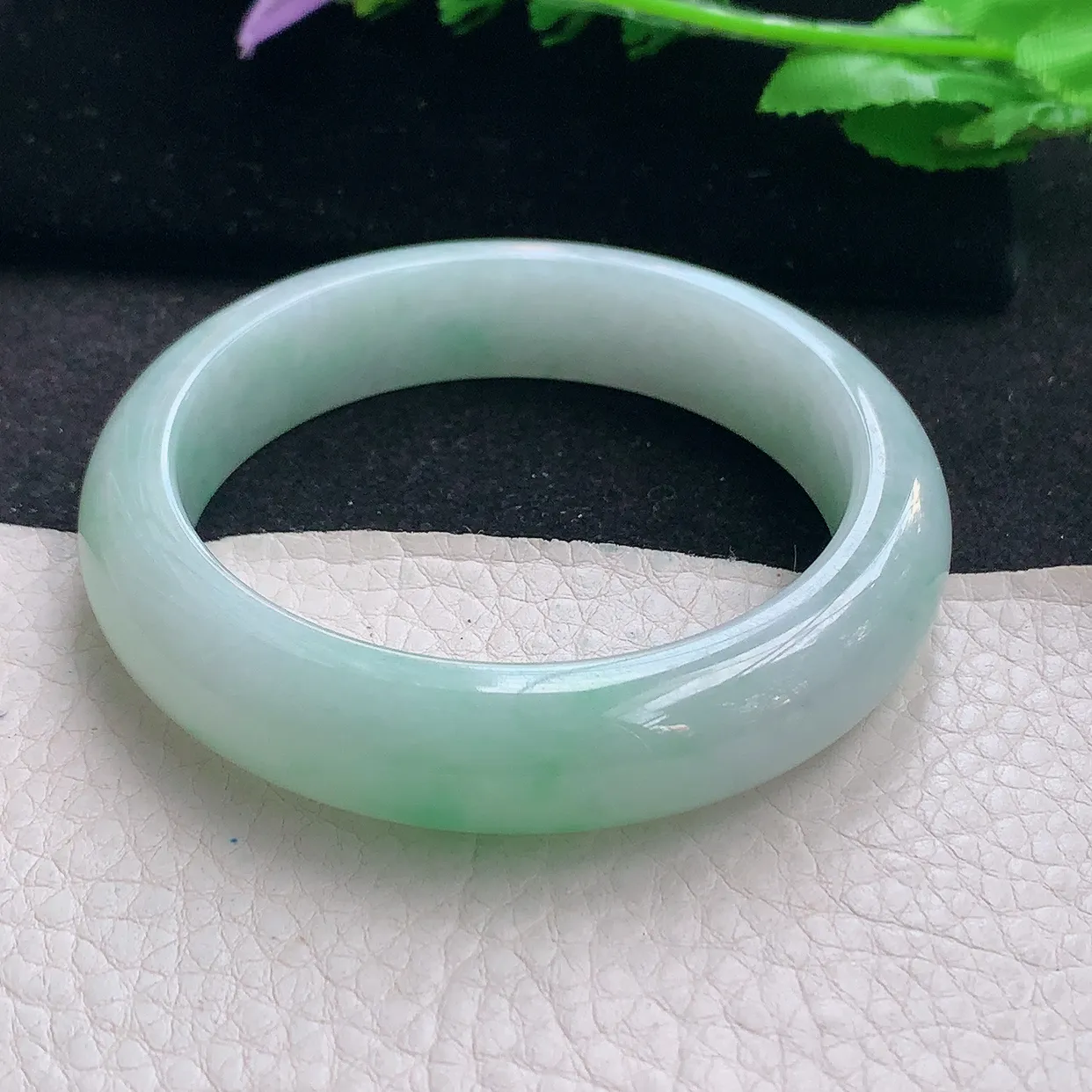 js自然光56*13.5*8.6平安镯 翡翠a货玉手镯飘绿宽边珠宝玉手环