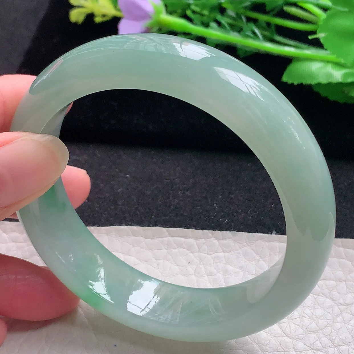 nr自然光58.5*14.8*9平安镯 翡翠a货玉手镯冰胶飘绿花宽边珠宝玉手环