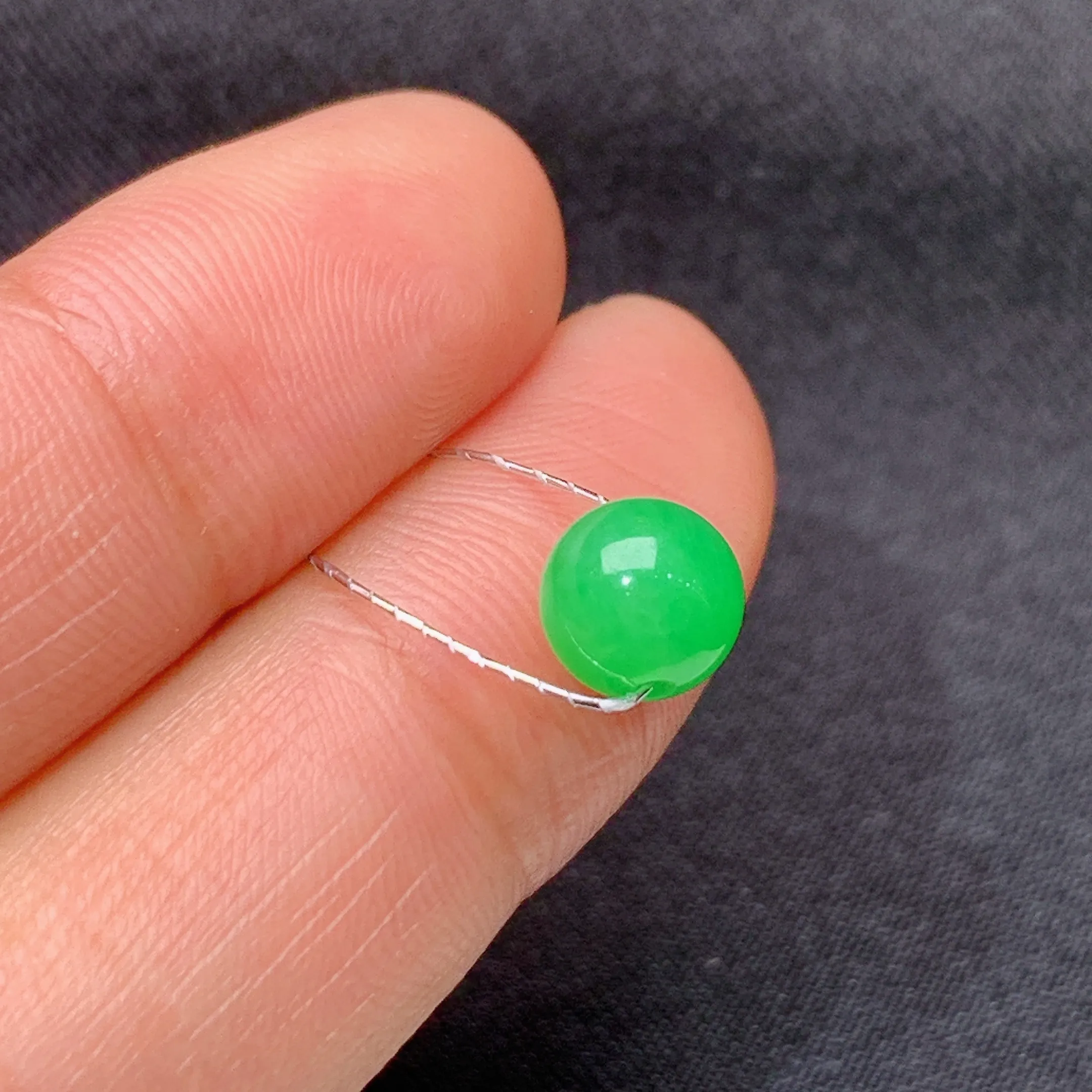 冰阳绿圆珠，镶嵌佳品，冰润色阳，种水足，Xyg整体尺寸6.5