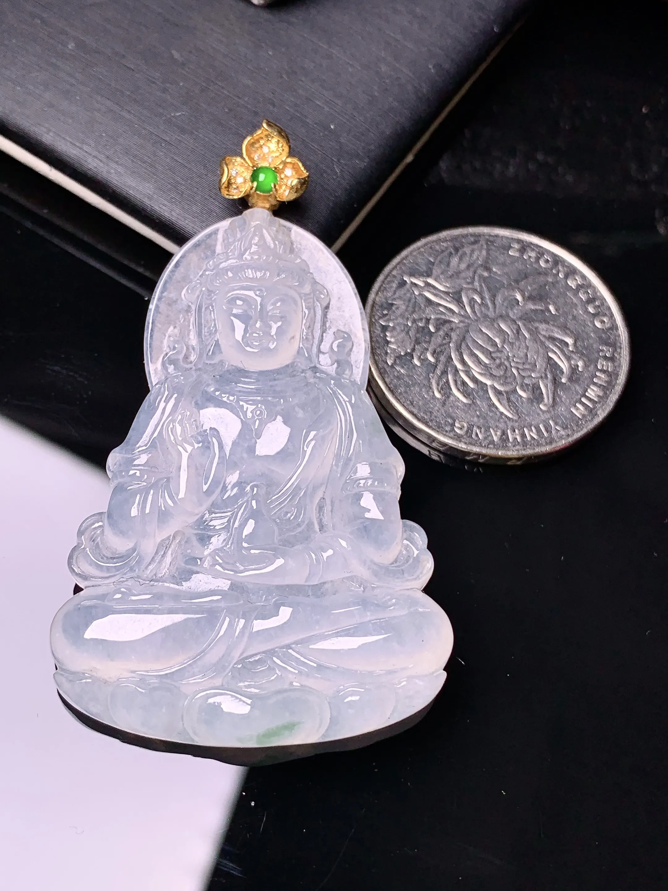18k金镶嵌冰种度母观音菩萨吊坠 玉质细腻 水润亮眼 色泽艳丽 整体尺寸53.5*31.8*5.2