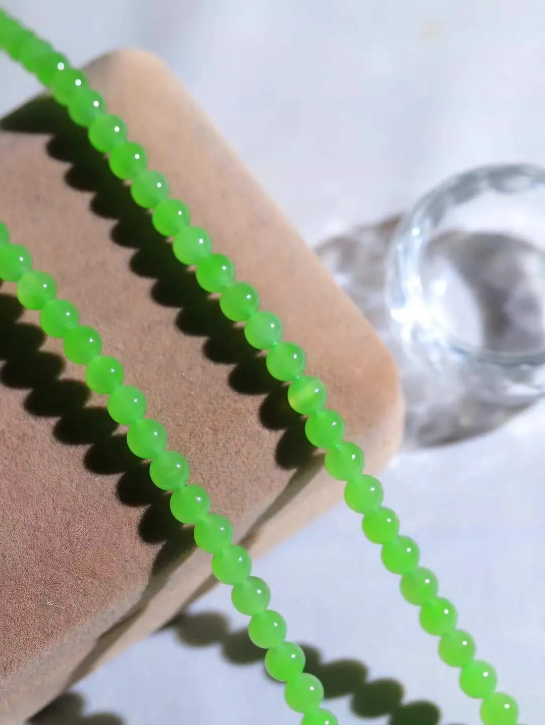 【珠圆玉润.项链】

收藏级臻品️和田玉碧玉珠圆玉润项链 玉质温润细腻  整串打磨圆润，佩戴舒适。珠珠落玉盘，间关莺语花底滑，一生美好时光，无论身在何处，都有它相伴相守。事事顺遂，幸福美满，吉祥如意。重36.41克 尺寸取一5.8mm  791251278A