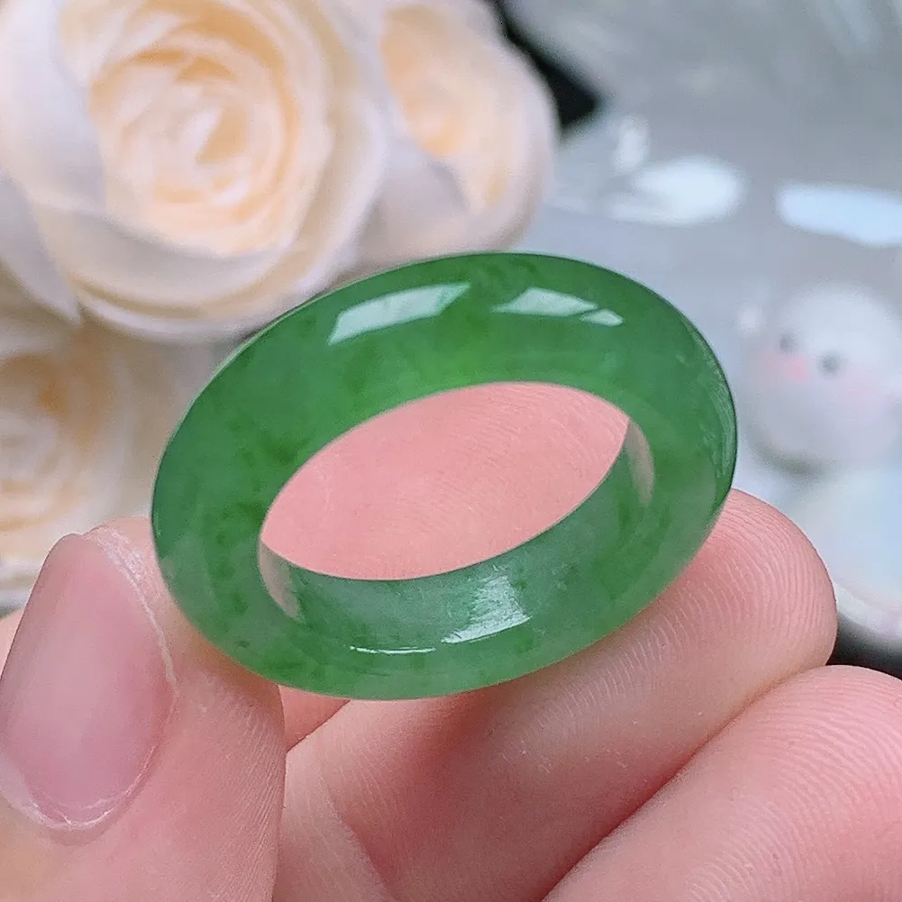 缅甸翡翠老坑冰种水润起胶冰阳绿戒指玉指环  水润通透 尺寸：18.3-5.7-4.4mm 17号圈口