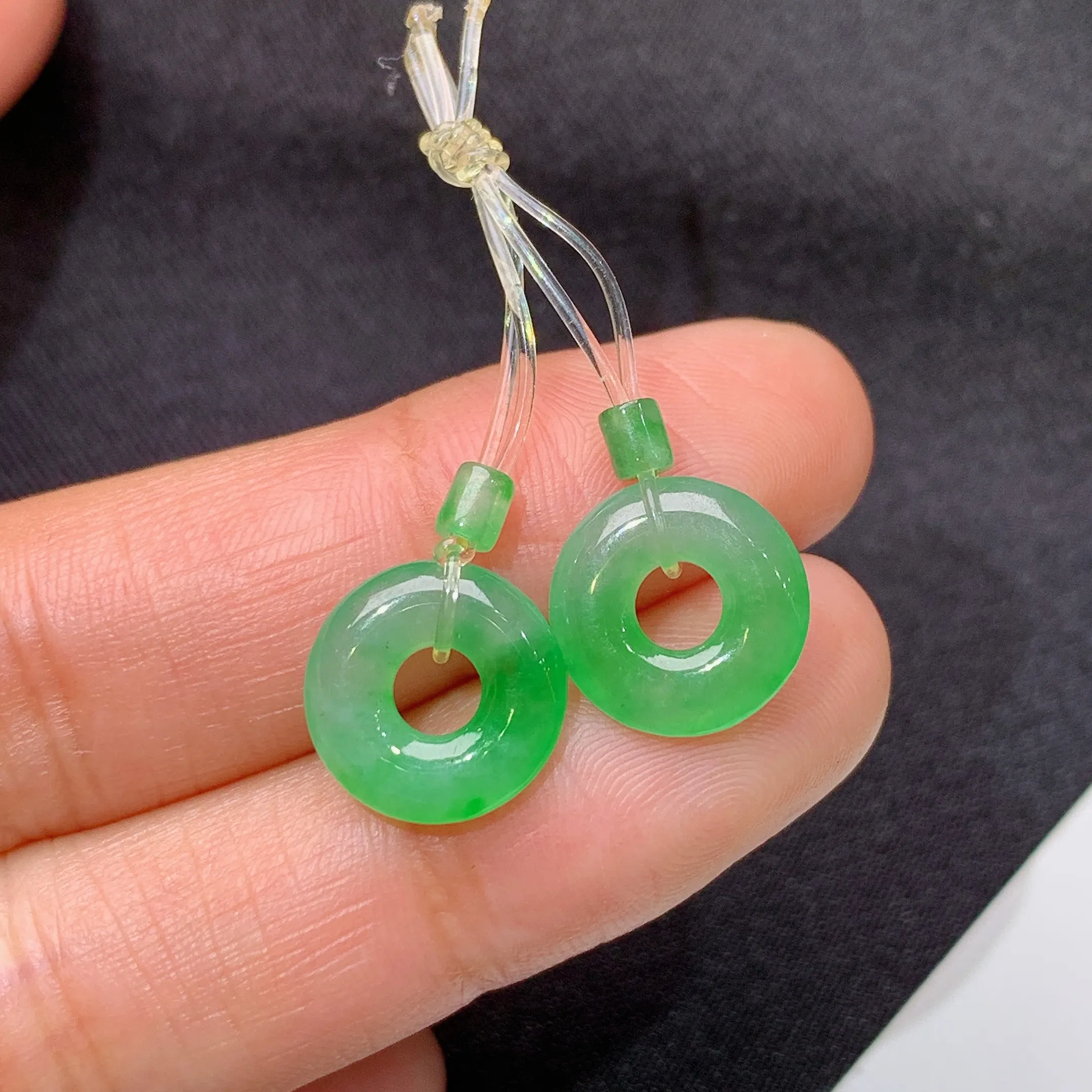 冰飘绿甜甜圈一对，镶嵌佳品，冰润色阳，种水足 Fuy整体尺寸11.5*2.5