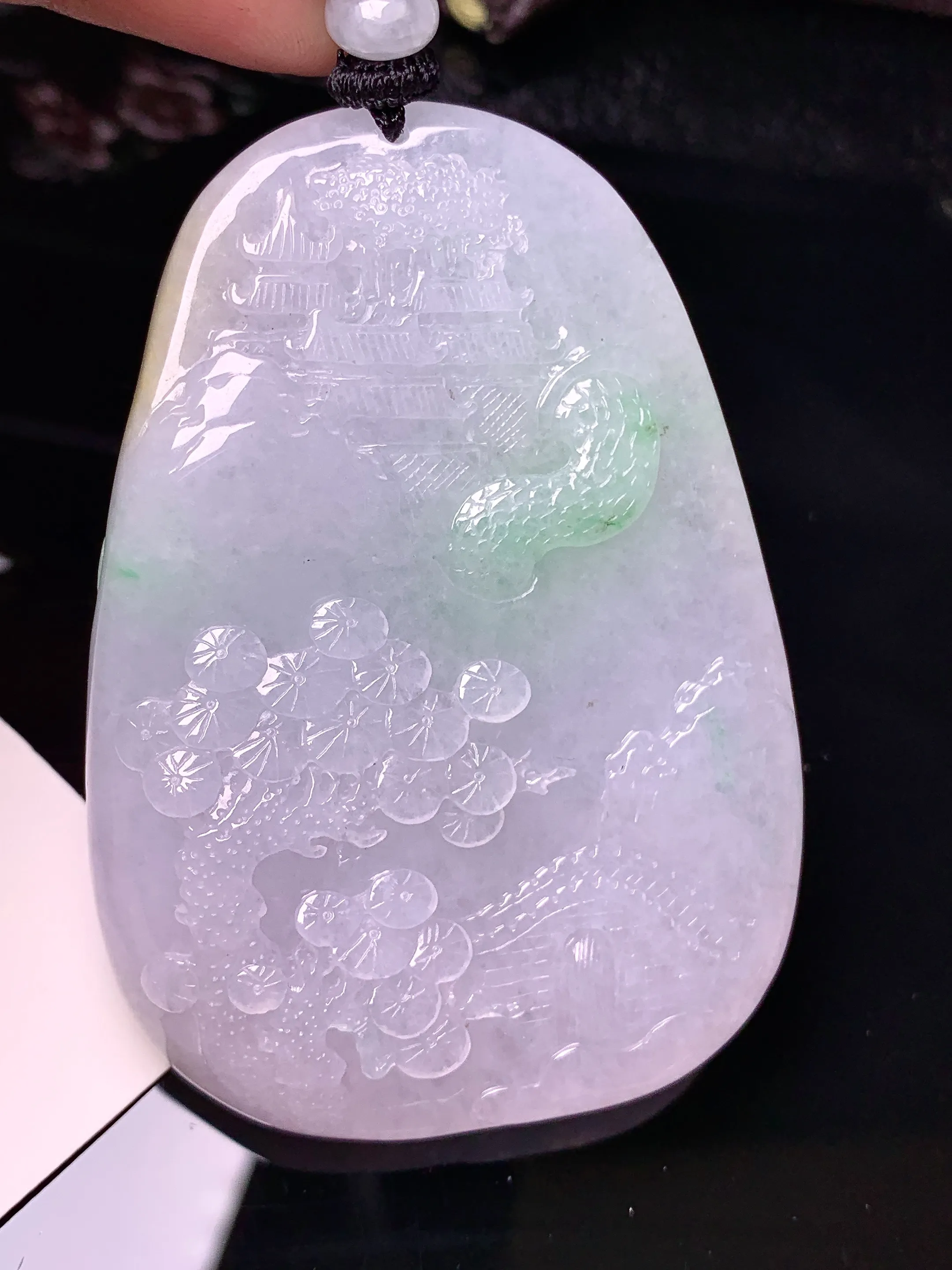 飘绿龙牌吊坠 玉质细腻 水润亮眼 色泽艳丽 整体尺寸65.6*45.7*11.2