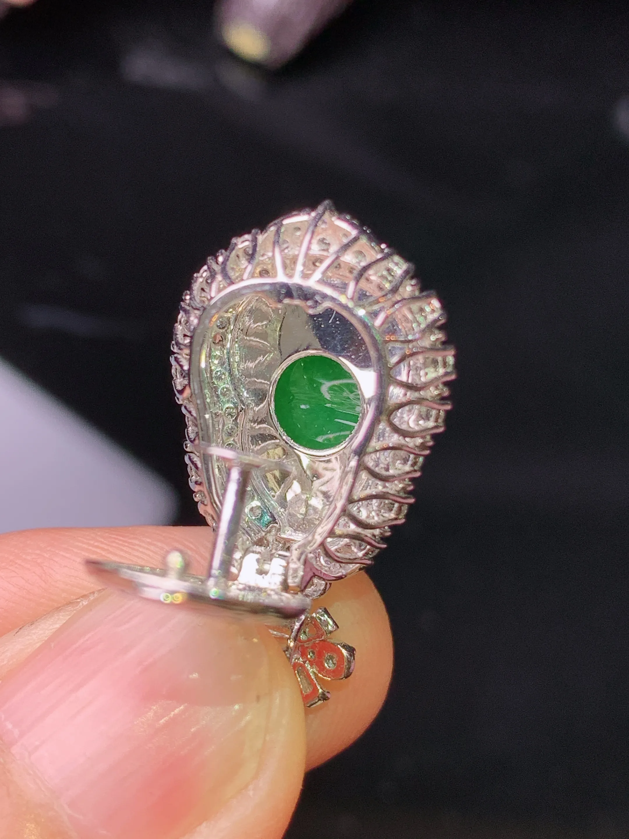 18k金钻镶嵌满绿葫芦吊坠 玉质细腻 水润亮眼 色泽艳丽 整体尺寸26.8*14.2*10.7