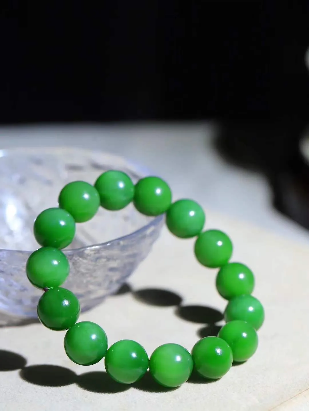 【珠圆玉润.手串】

收藏级️和田玉碧玉猫眼珠圆玉润手串 玉质温润细腻  整串打磨圆润，佩戴舒适。珠珠落玉盘，间关莺语花底滑，一生美好时光，无论身在何处，都有它相伴相守。事事顺遂，幸福美满，吉祥如意。重58.83克 尺寸取一13.6mm  FDA-221201233