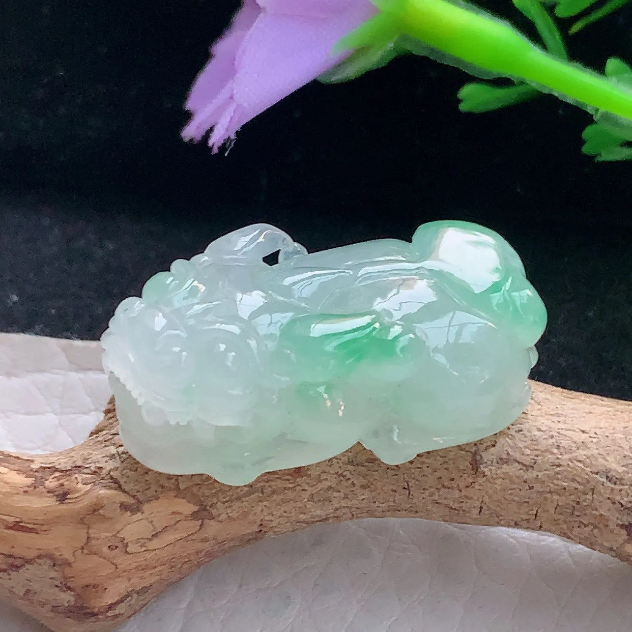 x54自然光30*15.6*12精美翡翠a货冰飘绿招财貔貅 玉皮休玉吊坠 玉挂件