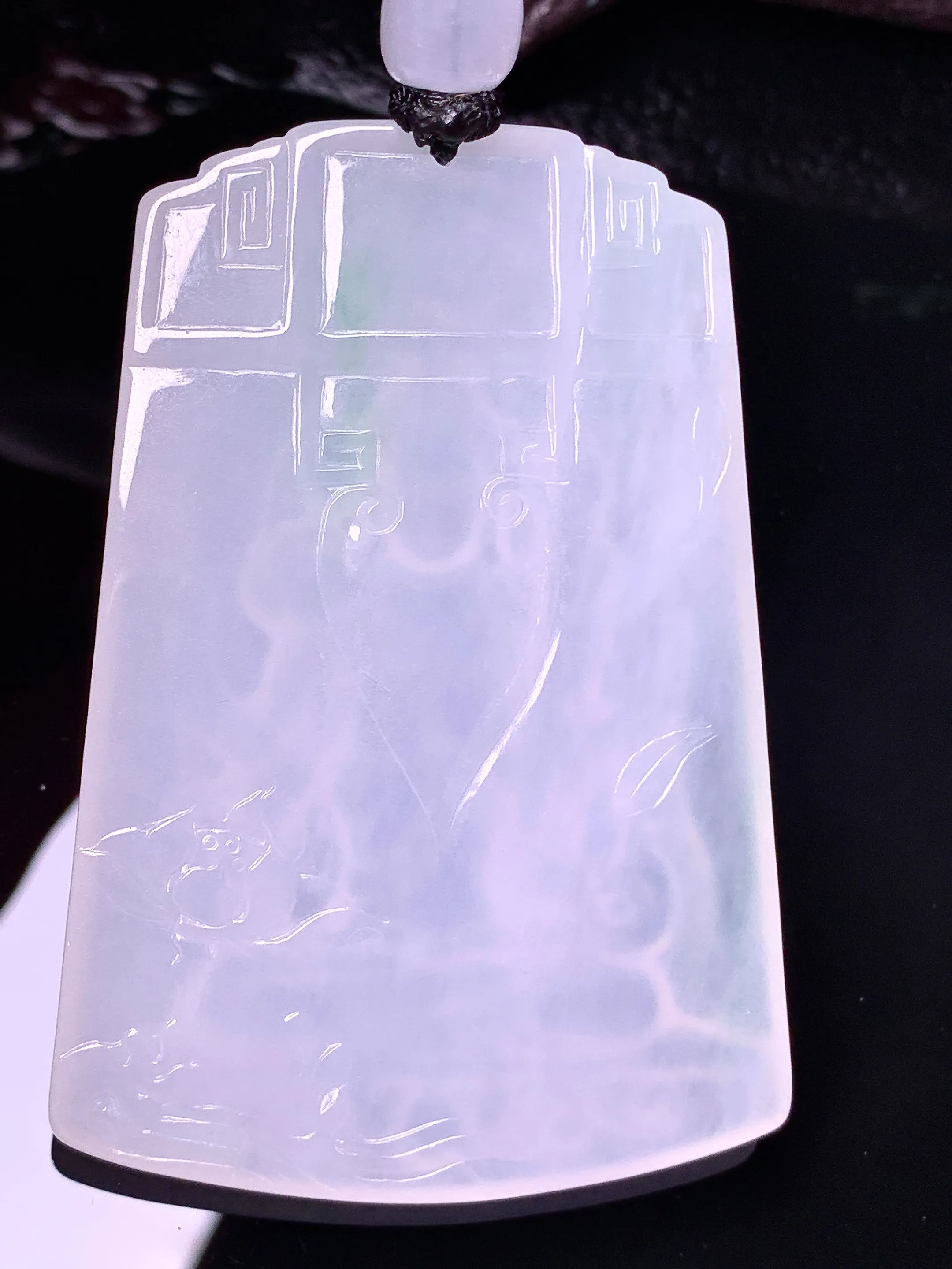 大势至观音菩萨吊坠 玉质细腻 水润亮眼 色泽艳丽 整体尺寸62.5*42.8*5.5