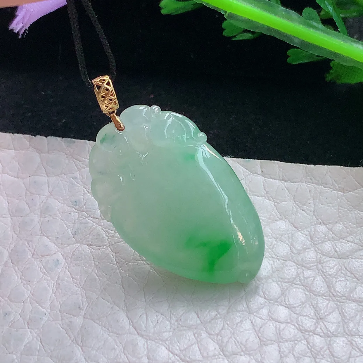 x54自然光27.8*17*6.8精美翡翠a货飘绿福瓜 玉瓜玉吊坠 玉挂件